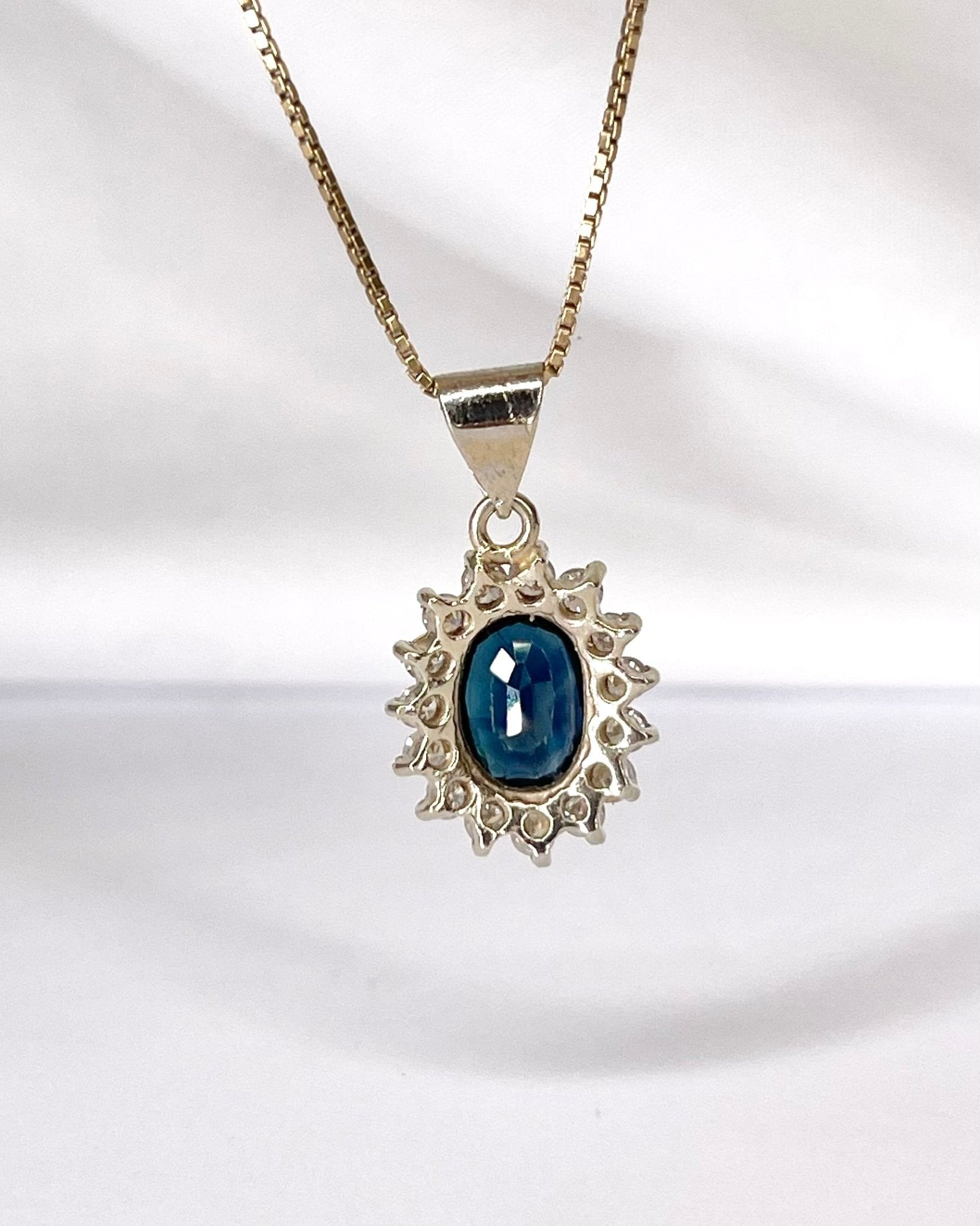 Pendentif Marguerite Saphir 1.65 carat &amp; Diamants 0.35 carat "Aby" - Elliade Paris