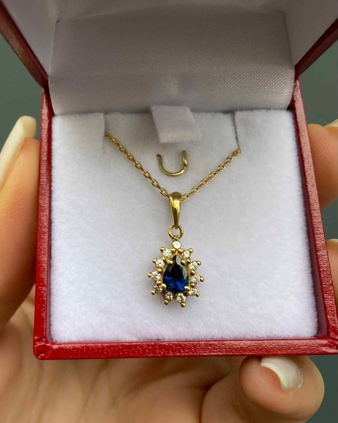 Pendentif Marguerite Saphir &amp; Diamants &quot;Avery&quot; - Elliade Paris