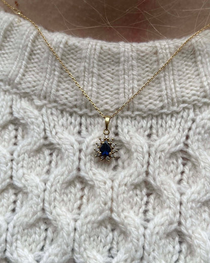 Pendentif Marguerite Saphir &amp; Diamants &quot;Avery&quot; - Elliade Paris
