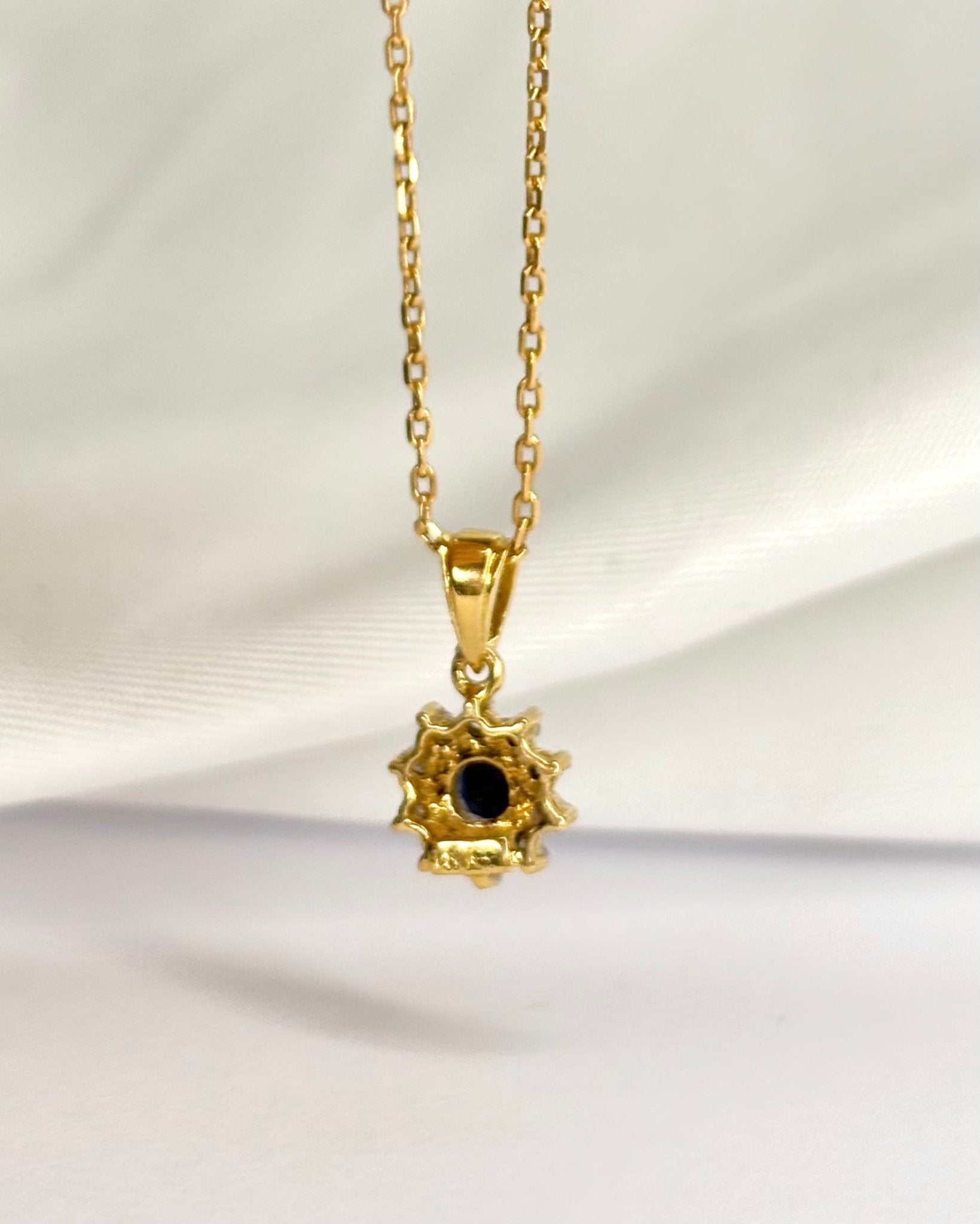 Pendentif Marguerite Saphir &amp; Diamants "Gwen" - Elliade Paris