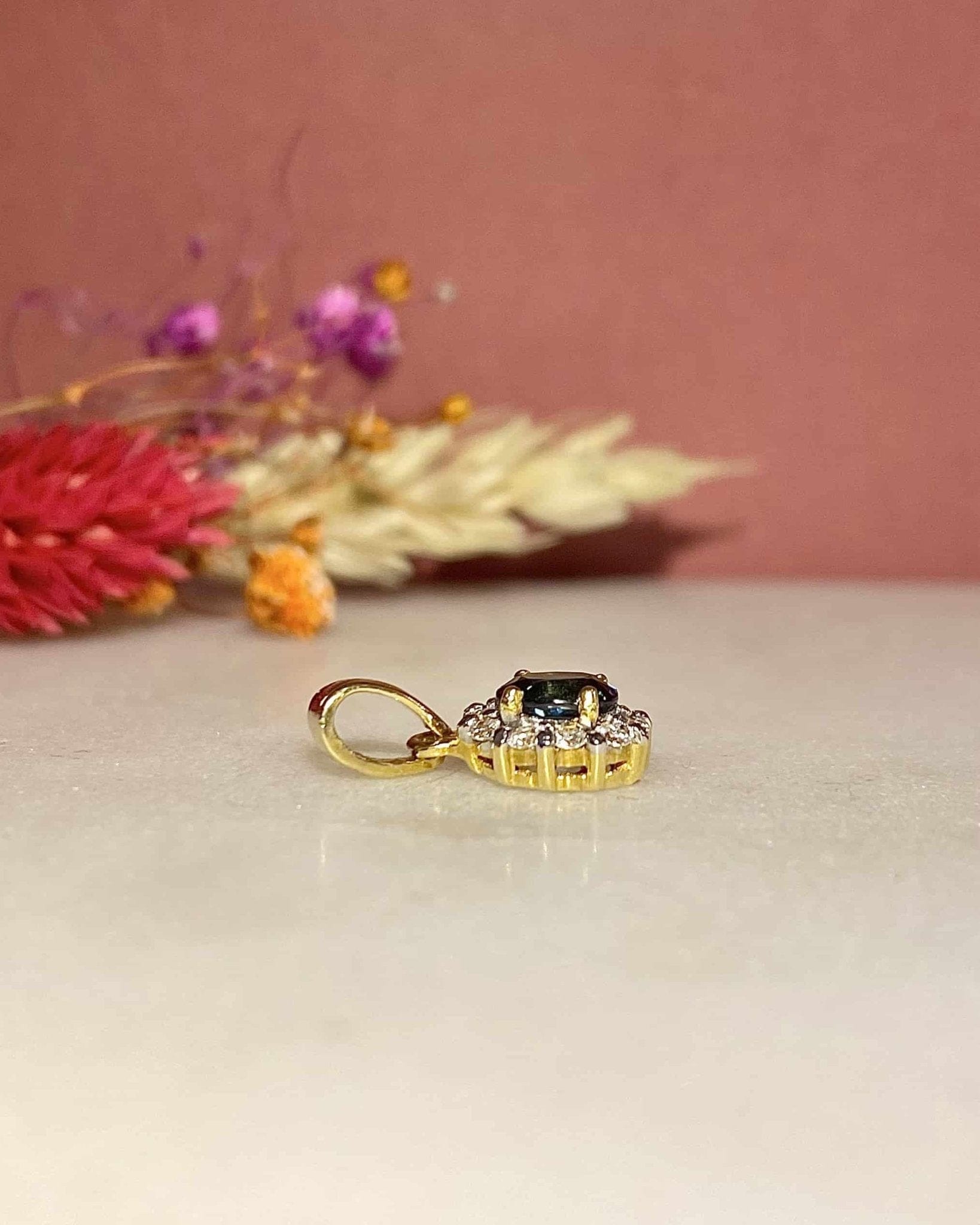 Pendentif Marguerite Saphir &amp; Diamants "Liza" - Elliade Paris