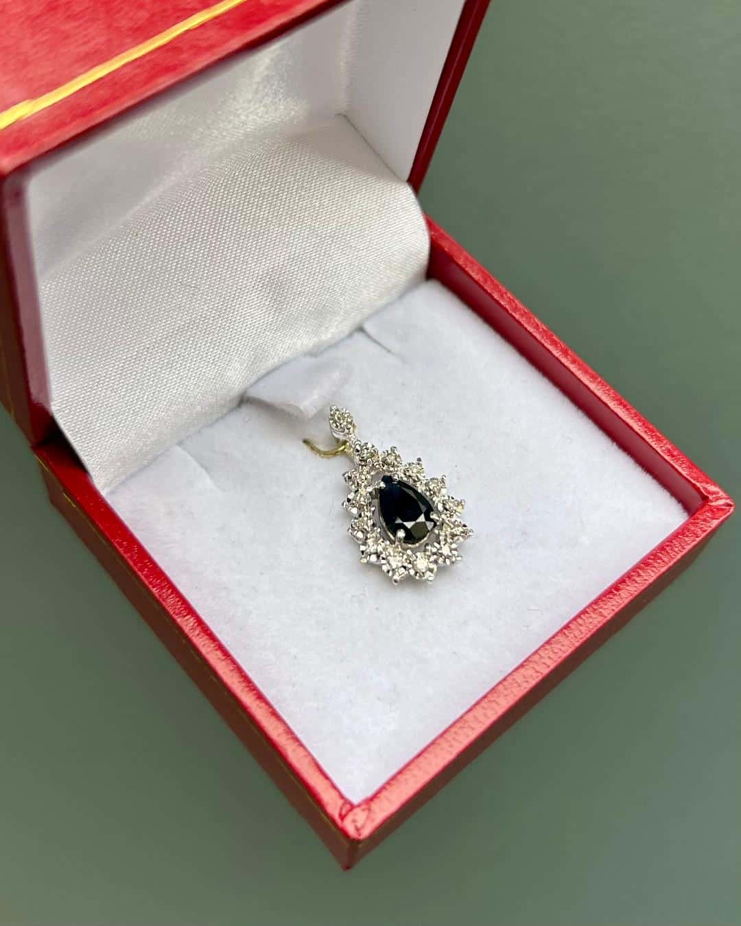 Pendentif Marguerite Saphir 0.85 carat &amp; Diamants &quot;Lila&quot;