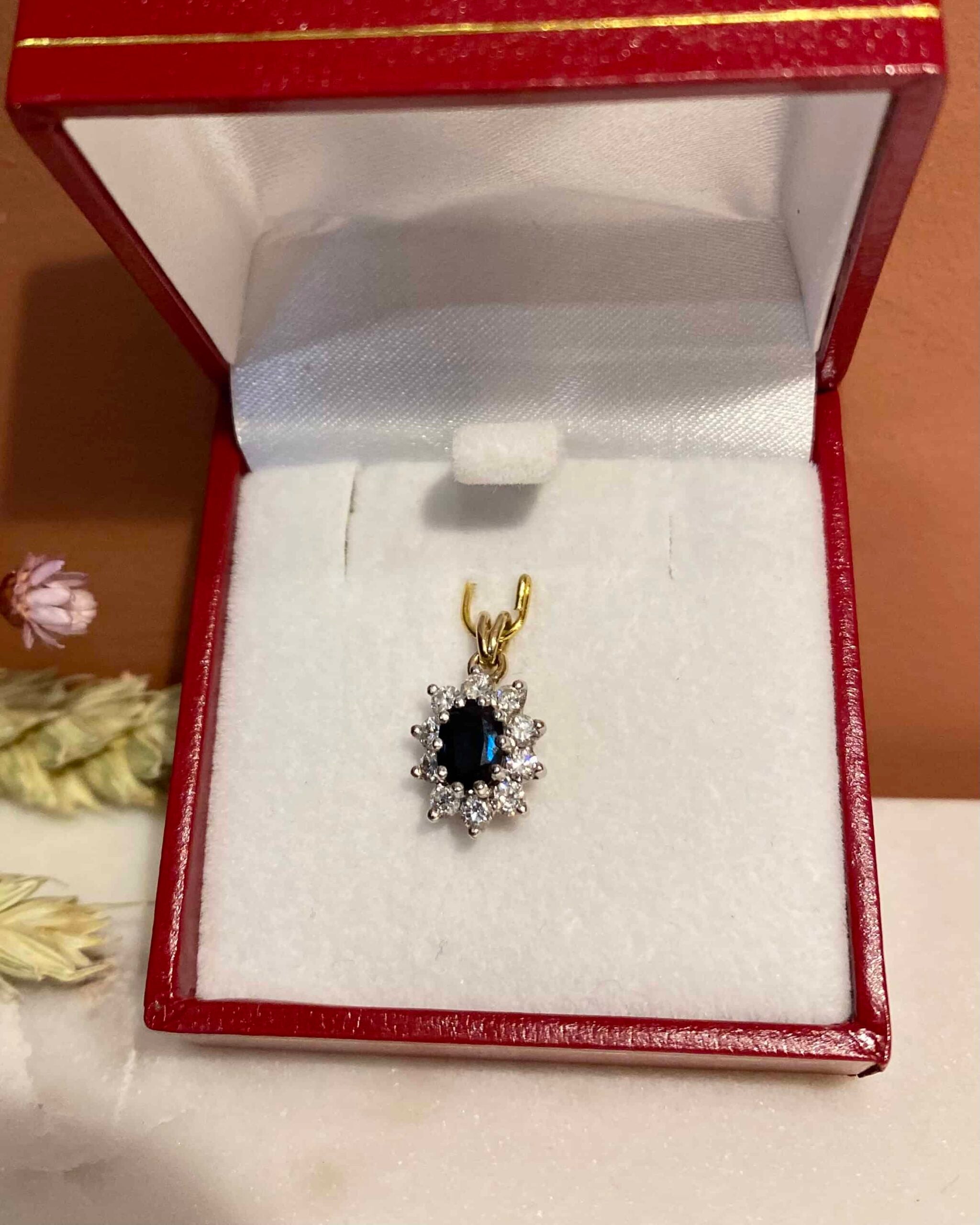 Pendentif Marguerite Saphir &amp; Diamants "Leannor"