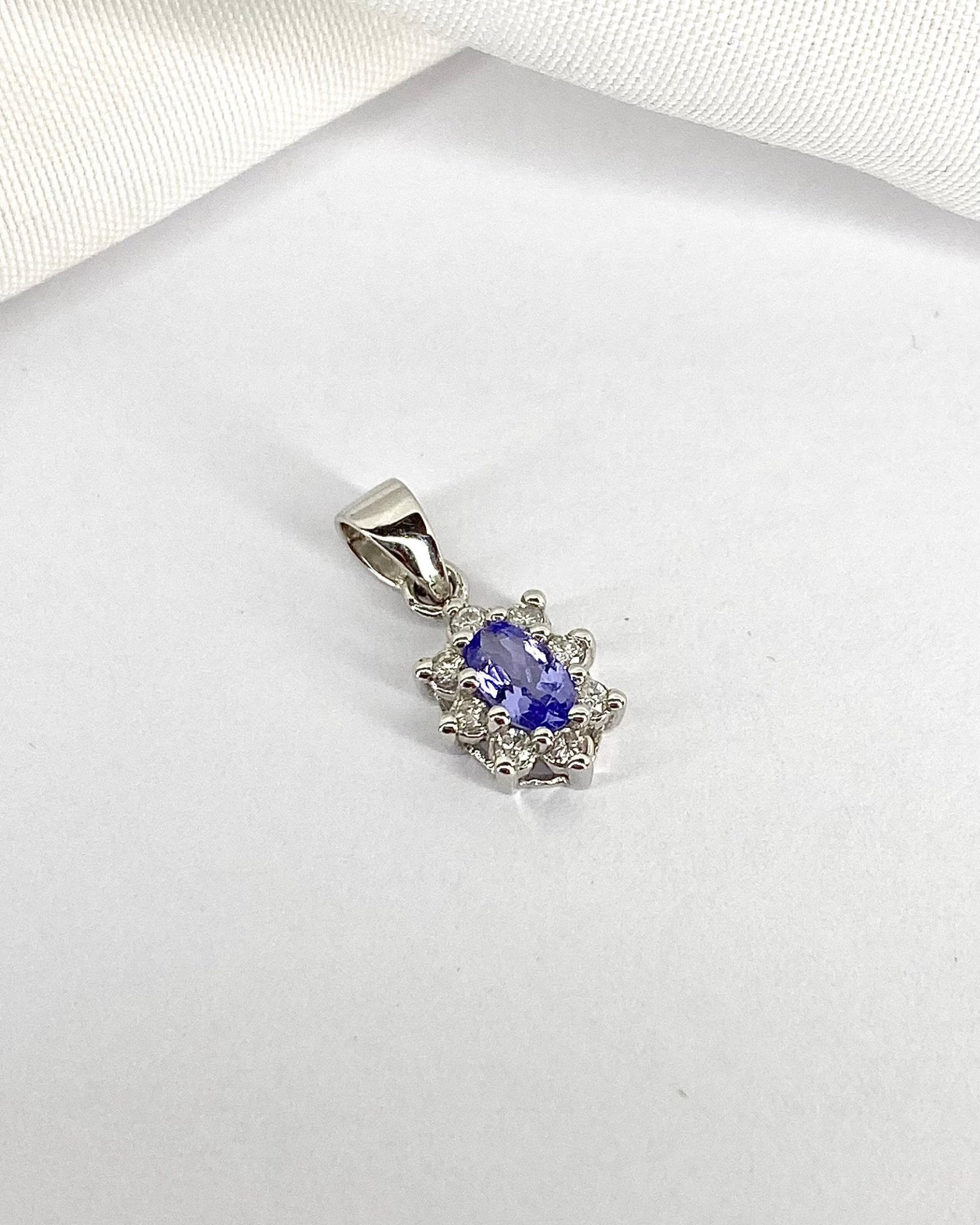 Pendentif Marguerite Tanzanite &amp; 8 Diamants "Léonie" - Elliade Paris