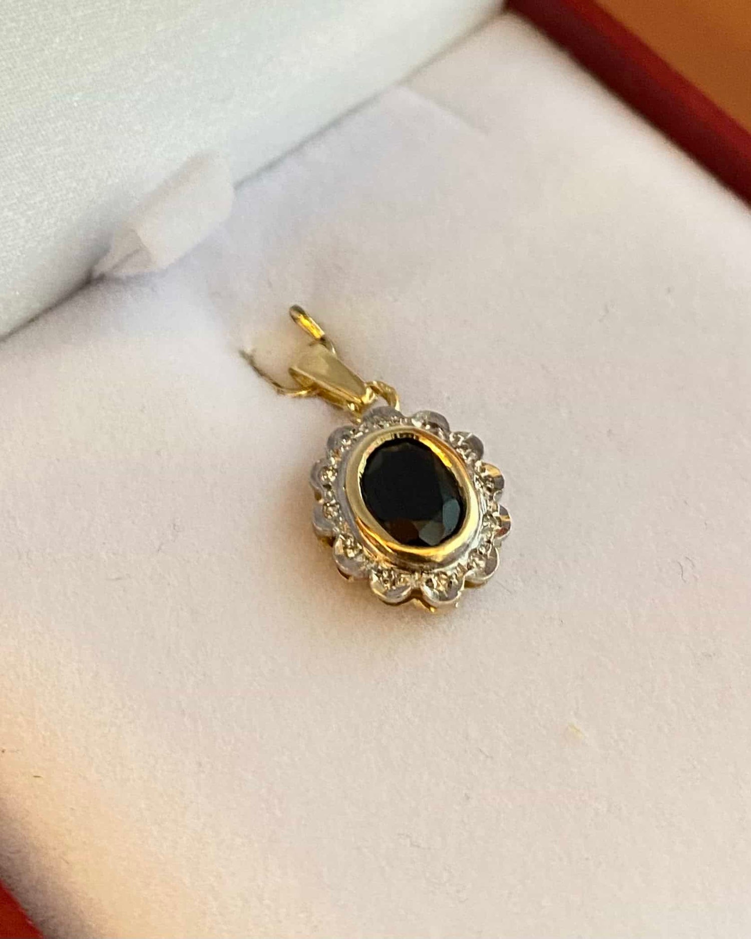 Pendentif Marguerite Saphir 1.25 carat &amp; Diamants &quot;Sheline&quot;