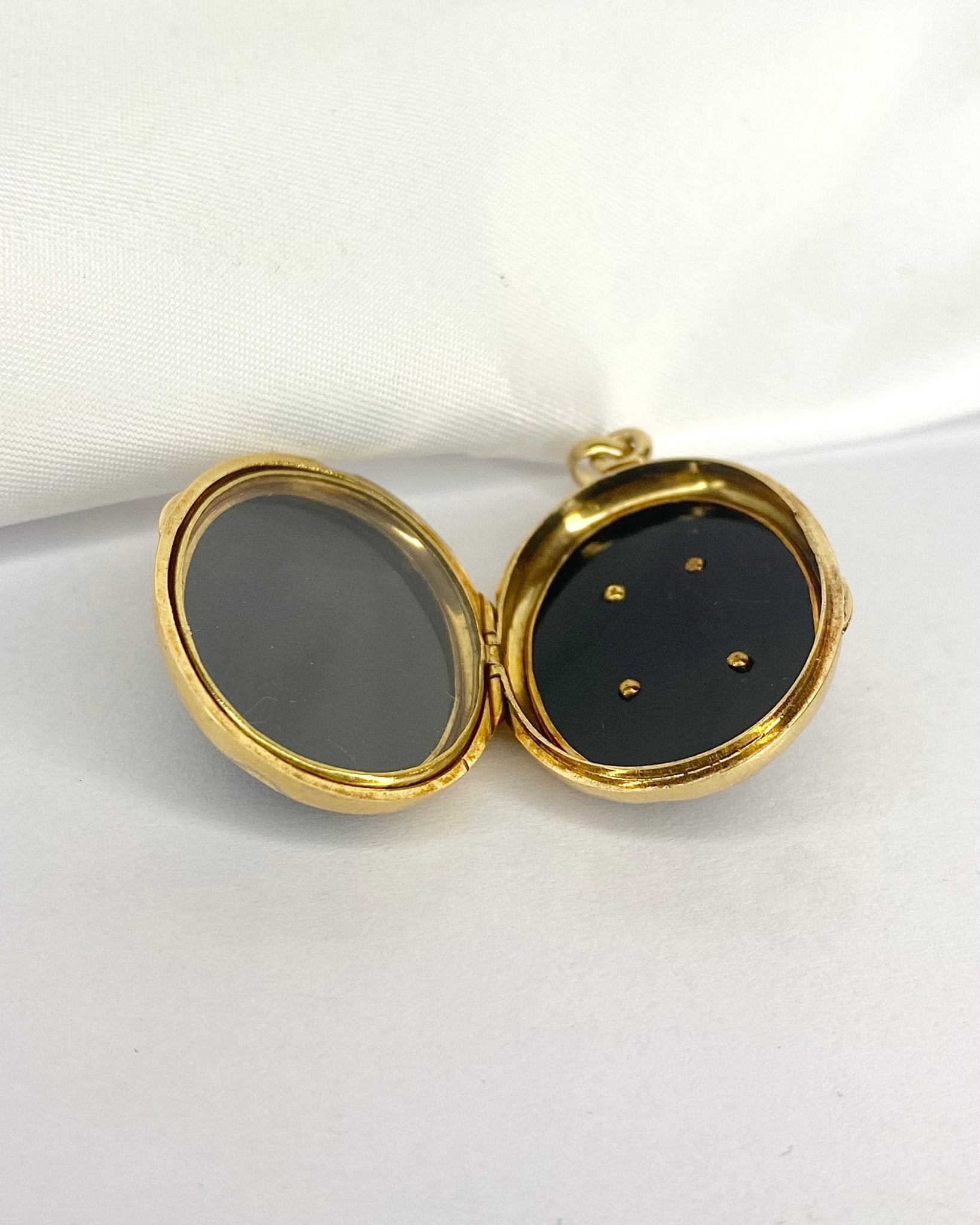 Pendentif Médaillon Ouvrant XIXème Onyx, Perles &amp; Or Jaune 10.66g "Mylène" - Elliade Paris