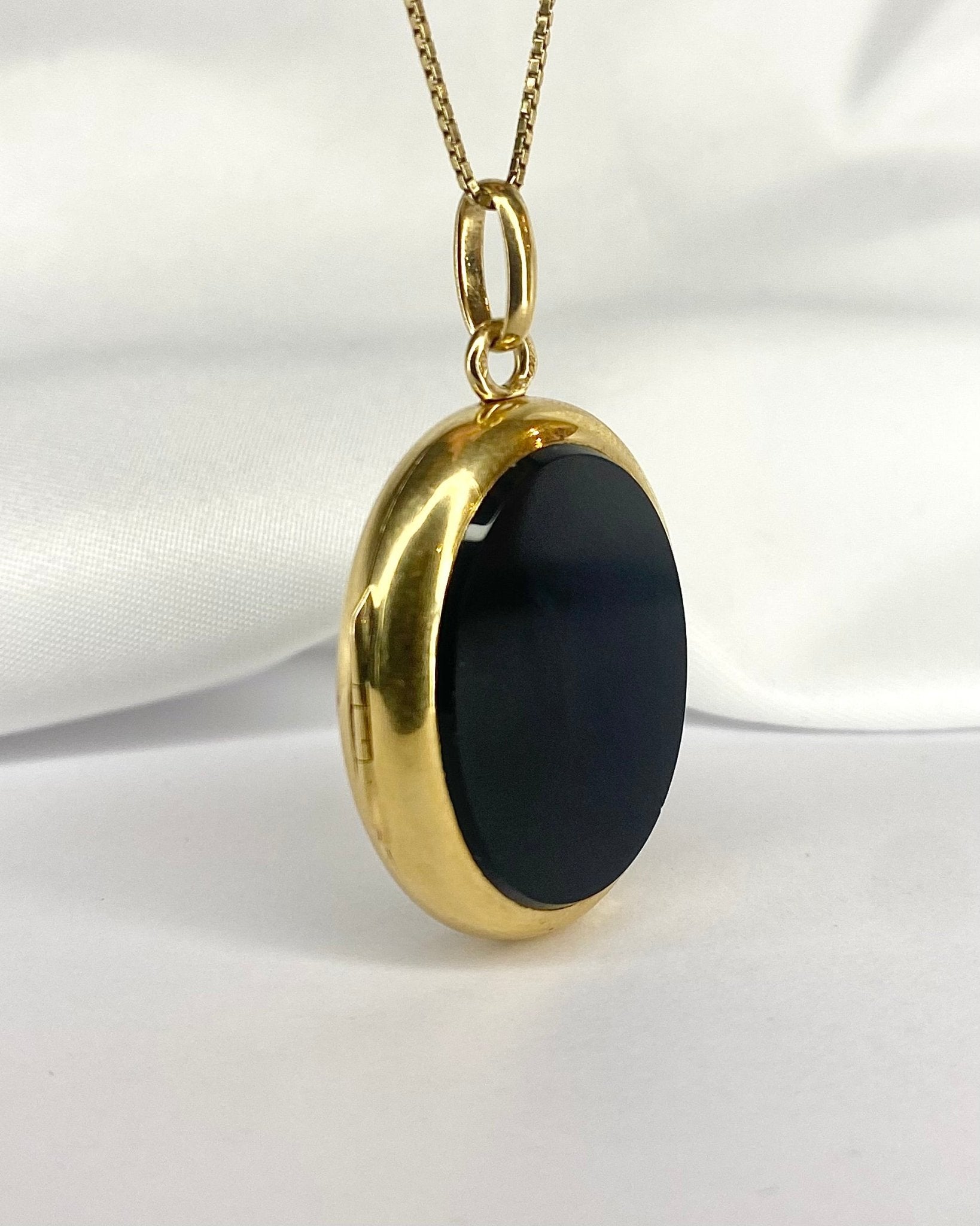 Pendentif Médaillon Ouvrant XIXème Onyx, Perles &amp; Or Jaune 10.66g "Mylène" - Elliade Paris