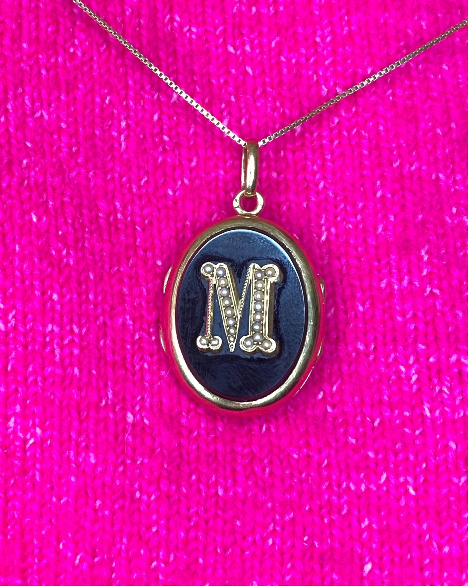 Pendentif Médaillon Ouvrant XIXème Onyx, Perles &amp; Or Jaune 10.66g "Mylène" - Elliade Paris