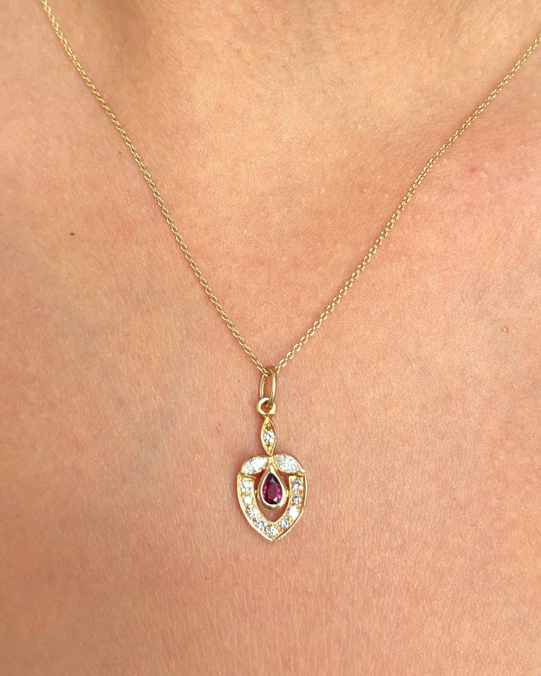 Pendentif Rubis 0.43 carat &amp; Diamants 0.30 carat "Augustine" - Elliade Paris