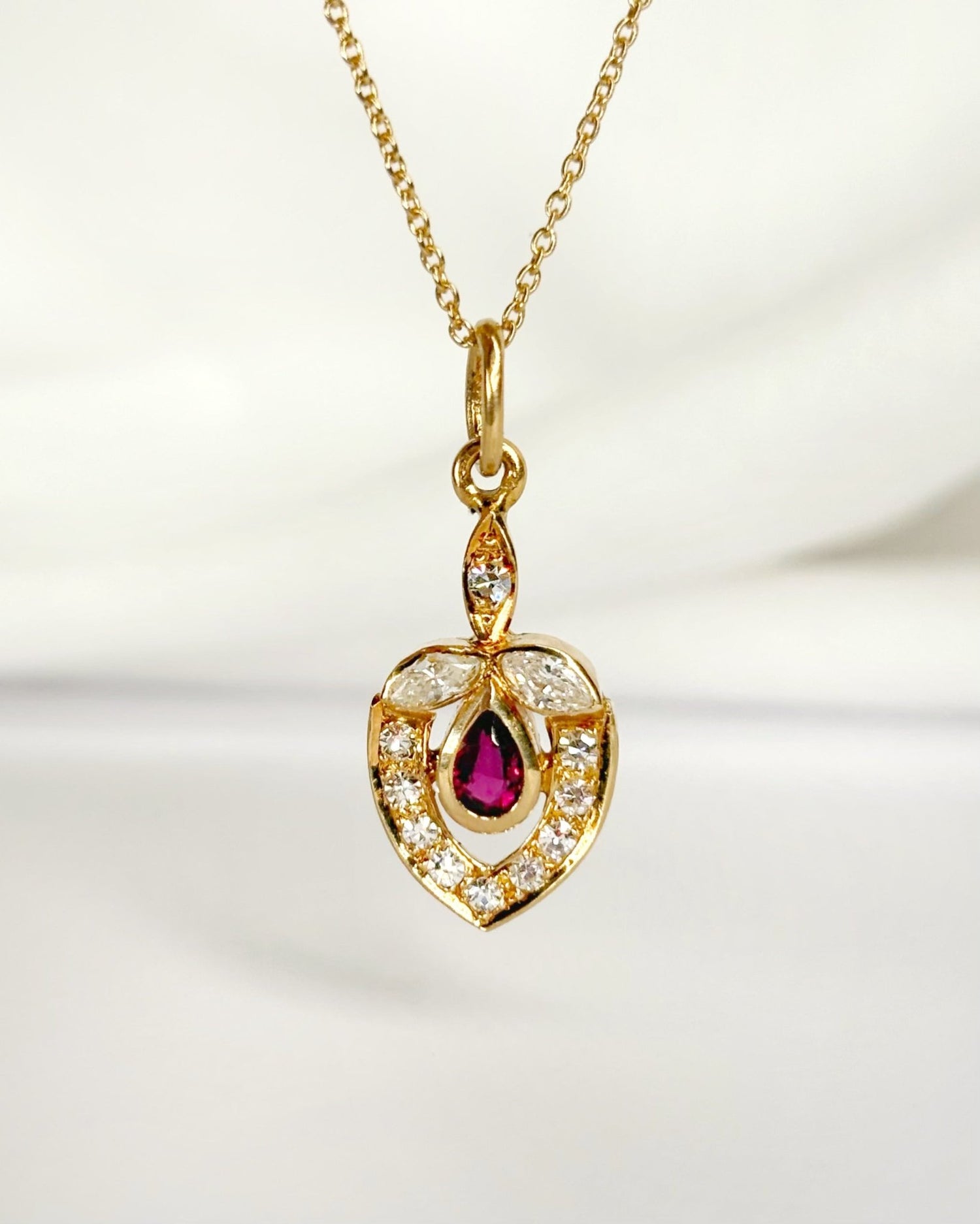 Pendentif Rubis 0.43 carat &amp; Diamants 0.30 carat "Augustine" - Elliade Paris