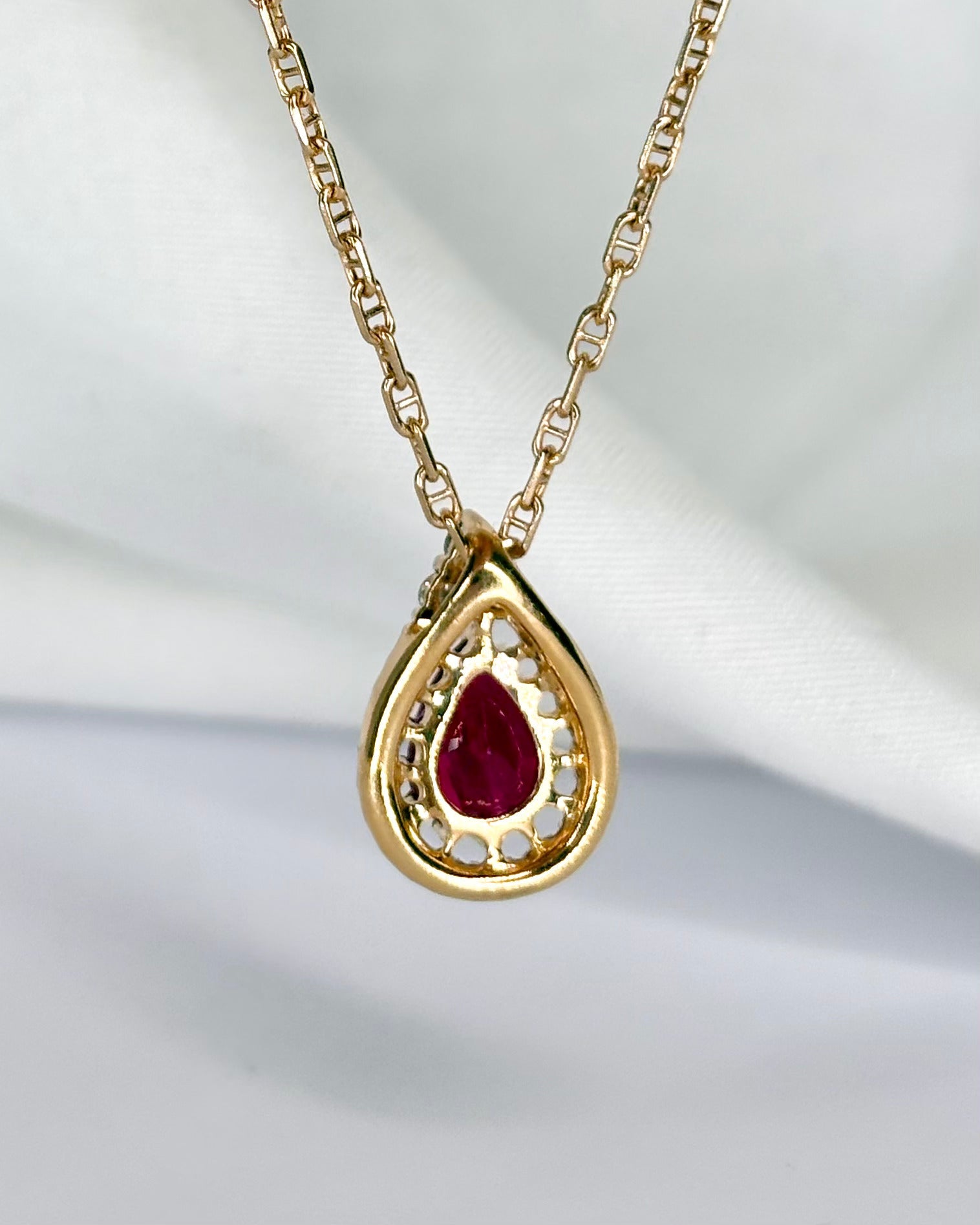 Pendentif Rubis 0.80 carat &amp; Diamants "Yann" - Elliade Paris