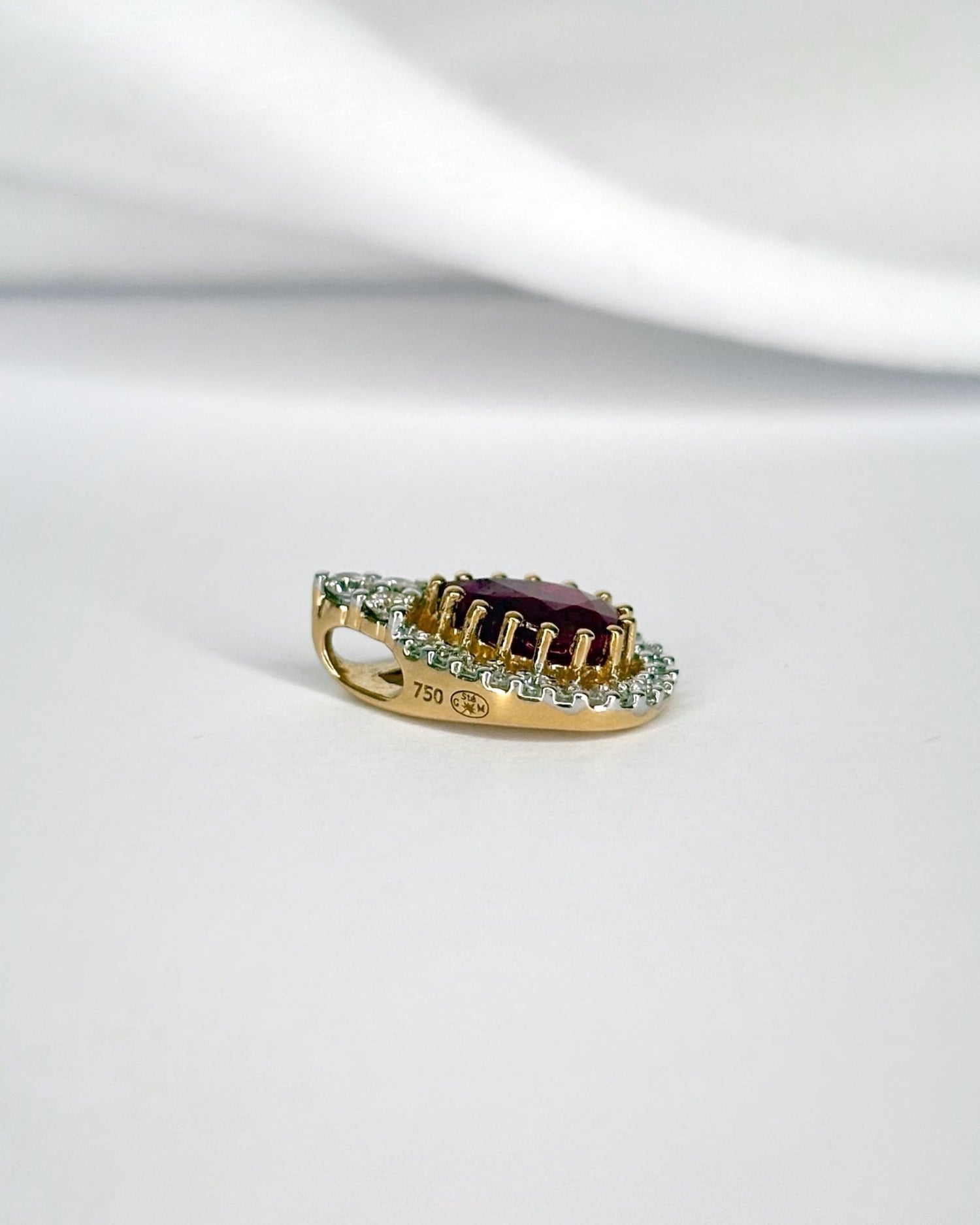 Pendentif Rubis 0.80 carat &amp; Diamants "Yann" - Elliade Paris