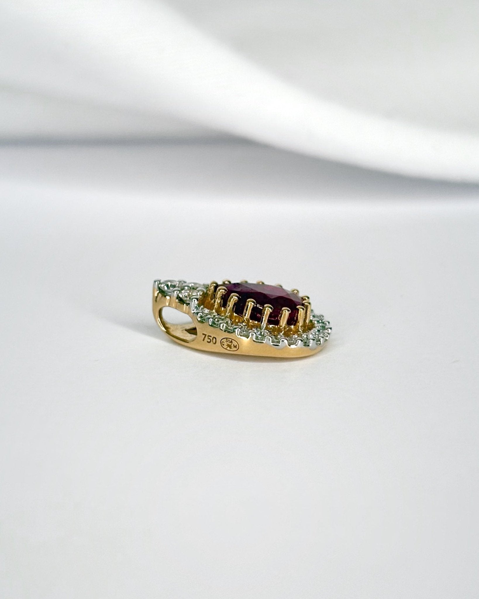 Pendentif Rubis 0.80 carat &amp; Diamants "Yann" - Elliade Paris