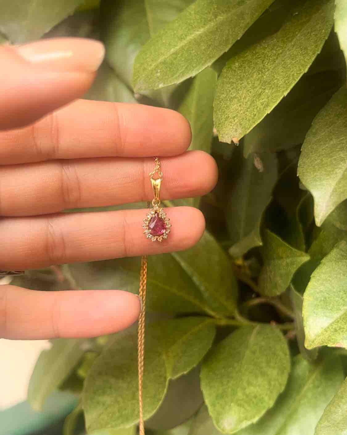 Colgante de margarita con rubí y diamantes "Kessy"
