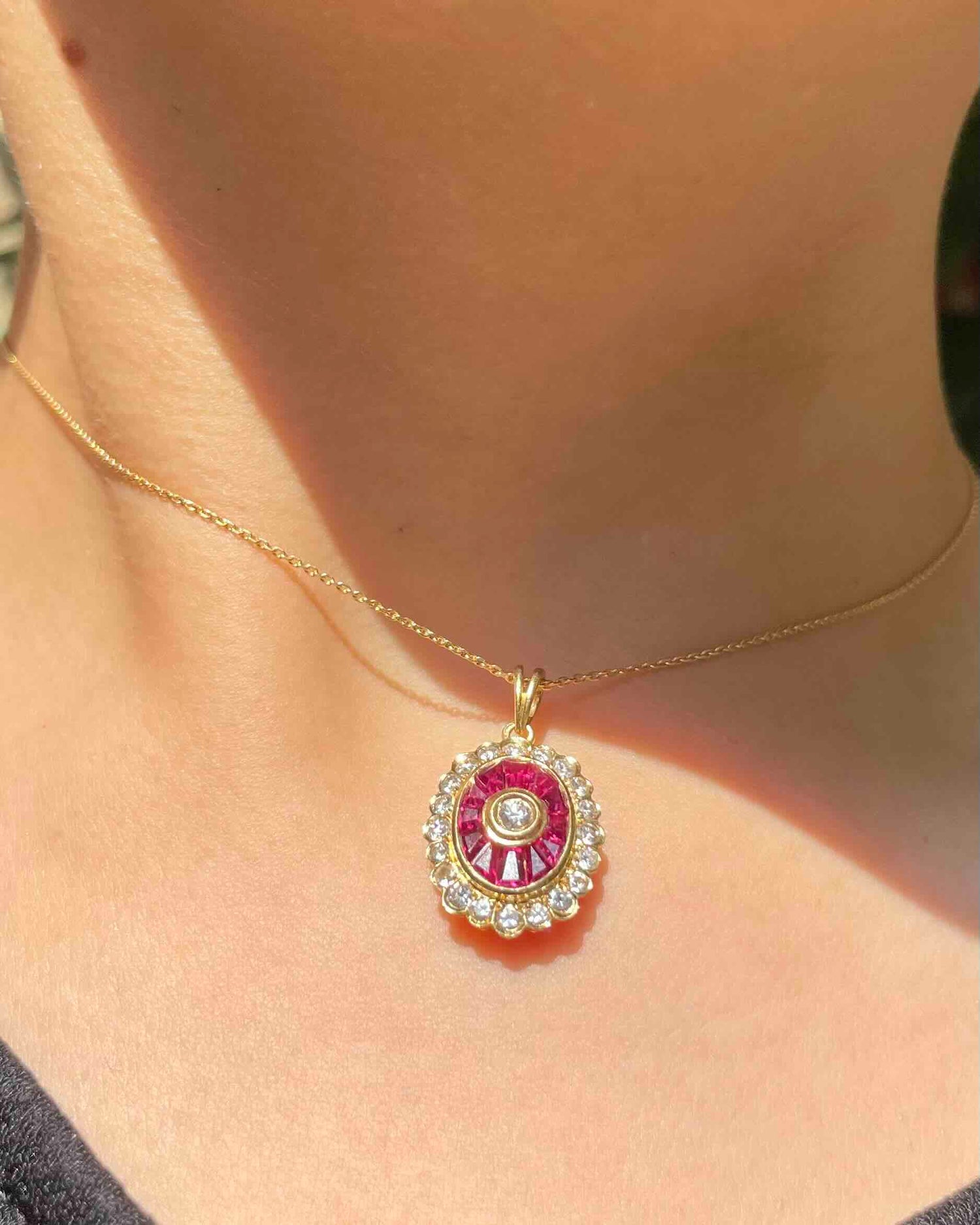 Colgante estilo Art Déco con rubíes y diamantes &quot;Romane&quot;