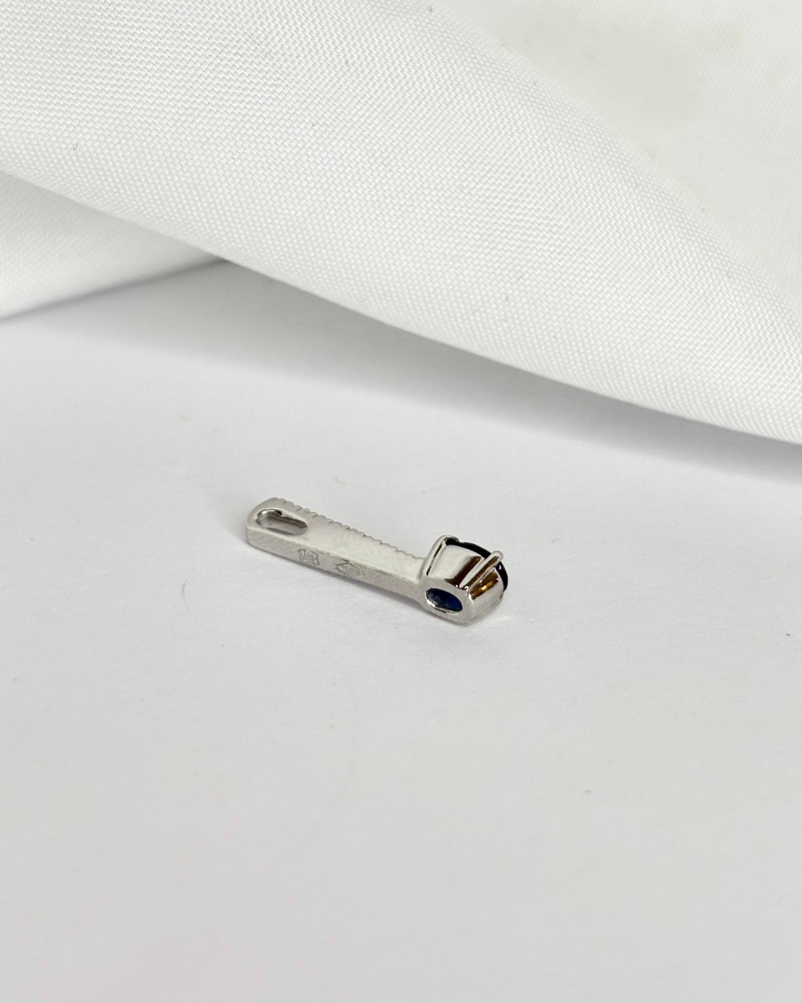 Pendentif Saphir 0.30 carat &amp; 9 Diamants "Maëlle" - Elliade Paris