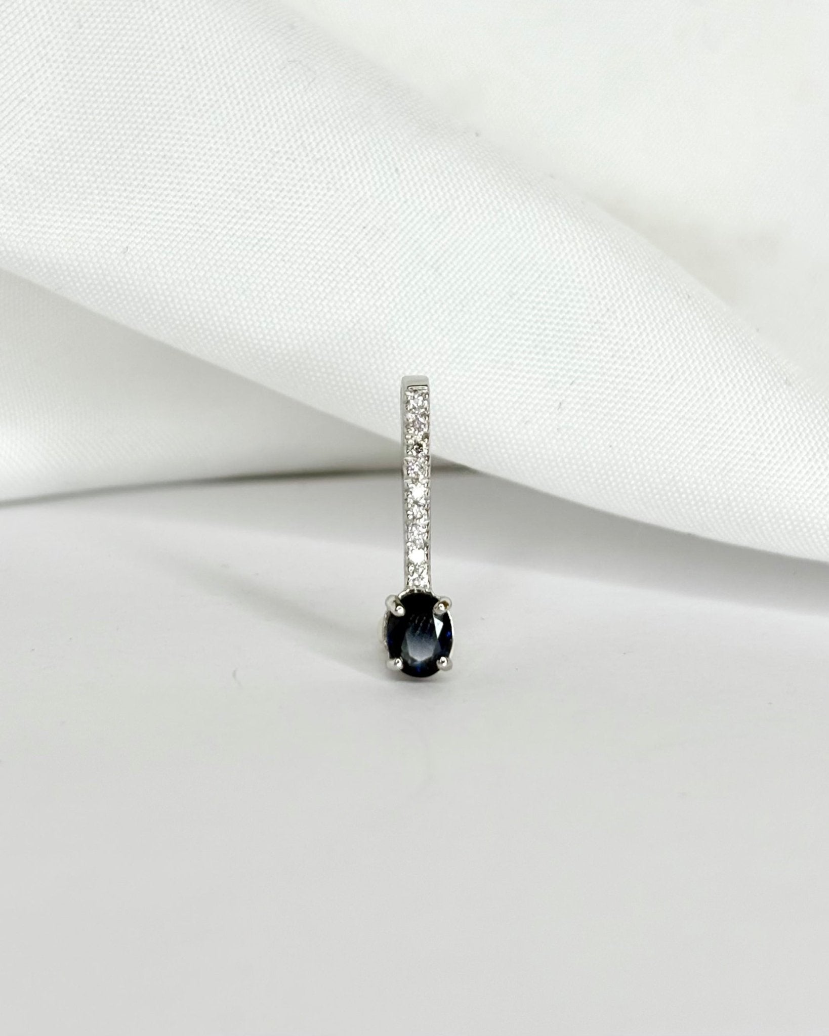 Pendentif Saphir 0.30 carat &amp; 9 Diamants "Maëlle" - Elliade Paris