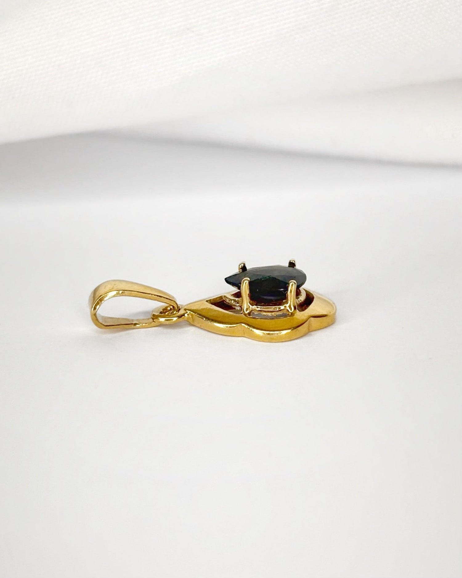 Pendentif Saphir 0.30 carat "Ymir" - Elliade Paris