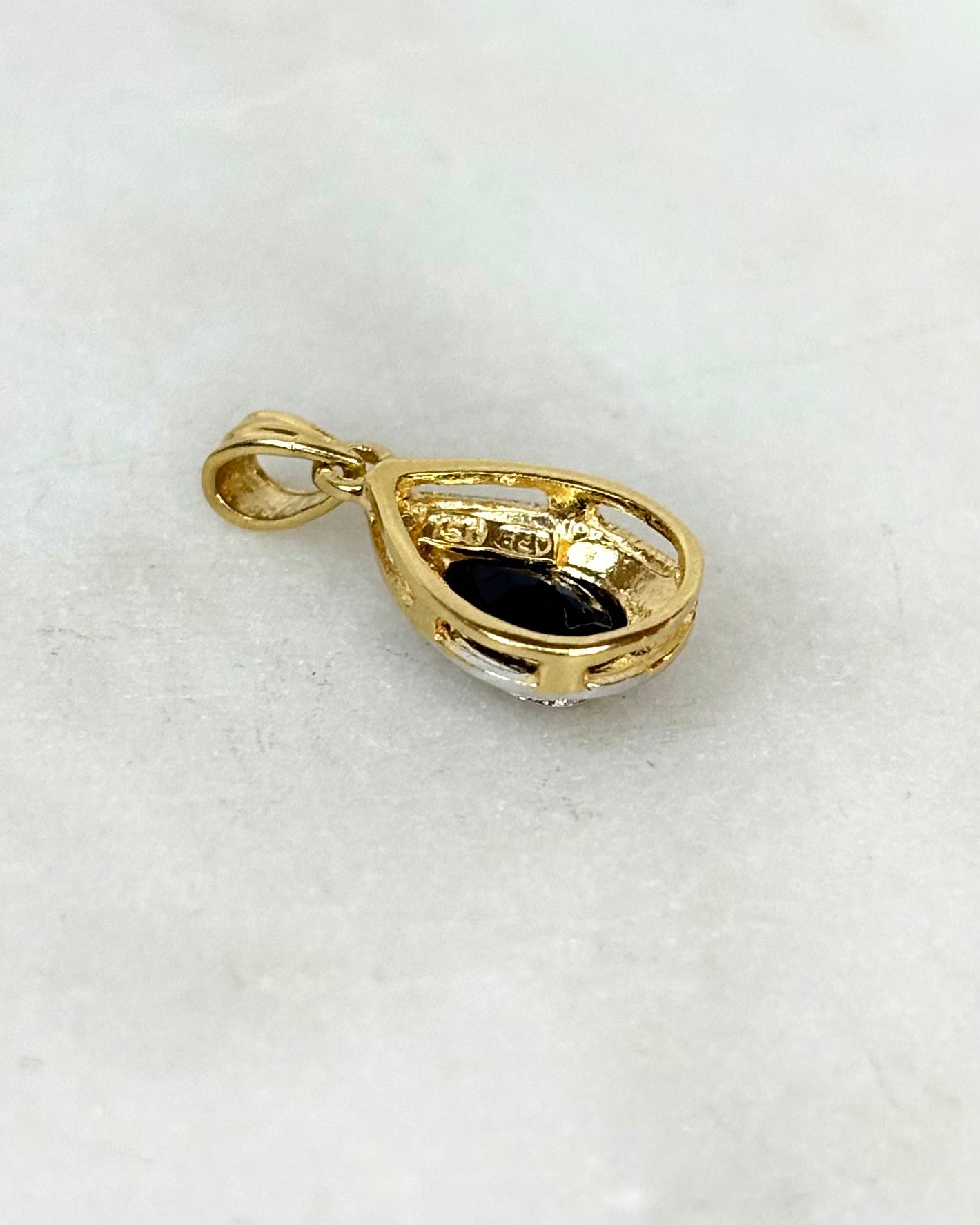 Pendentif Saphir 0.50 carat &amp; Diamants &quot;Maëlle&quot; - Elliade Paris