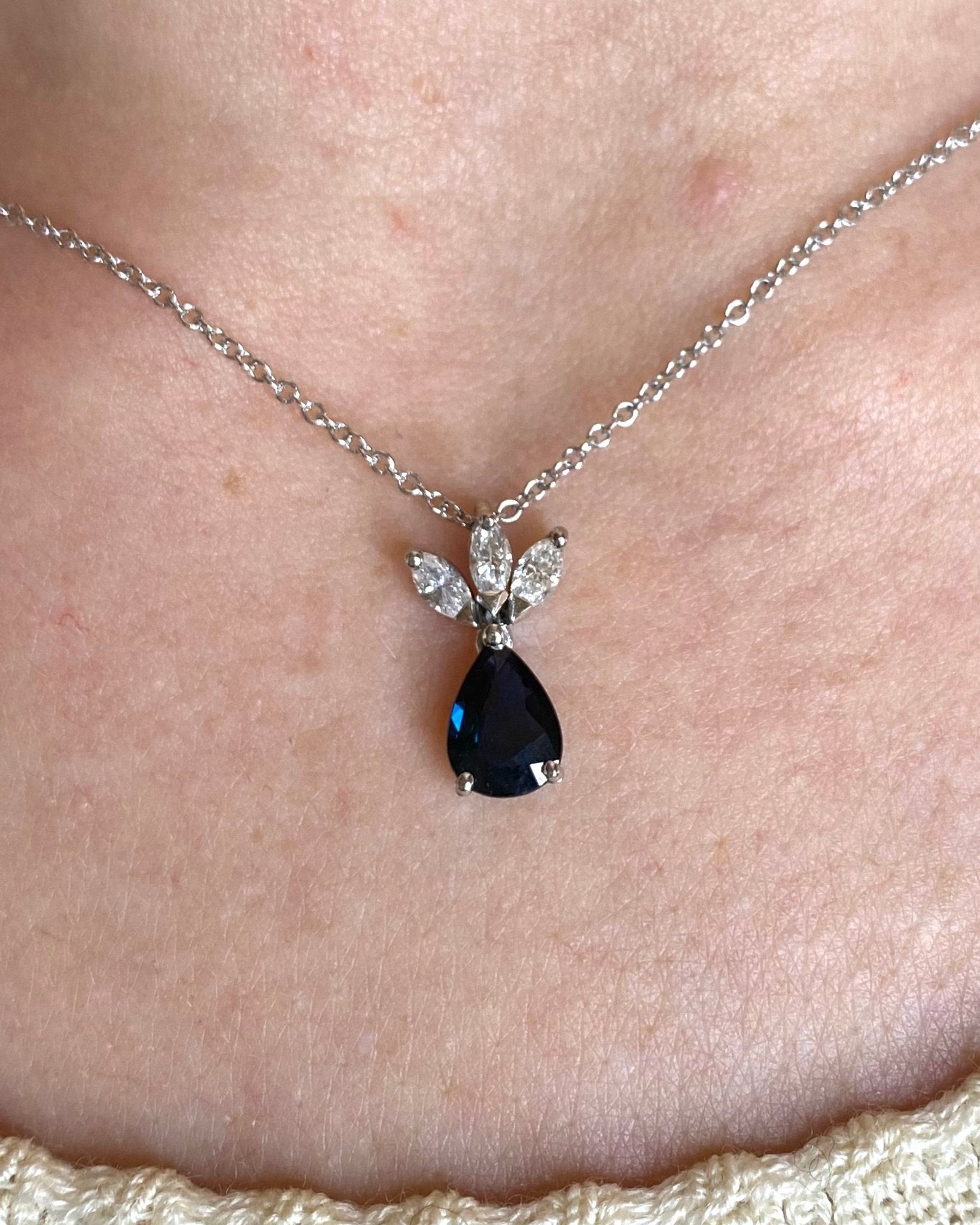 Pendentif Saphir 0.90 carat &amp; Diamants marquise "Oriana" - Elliade Paris