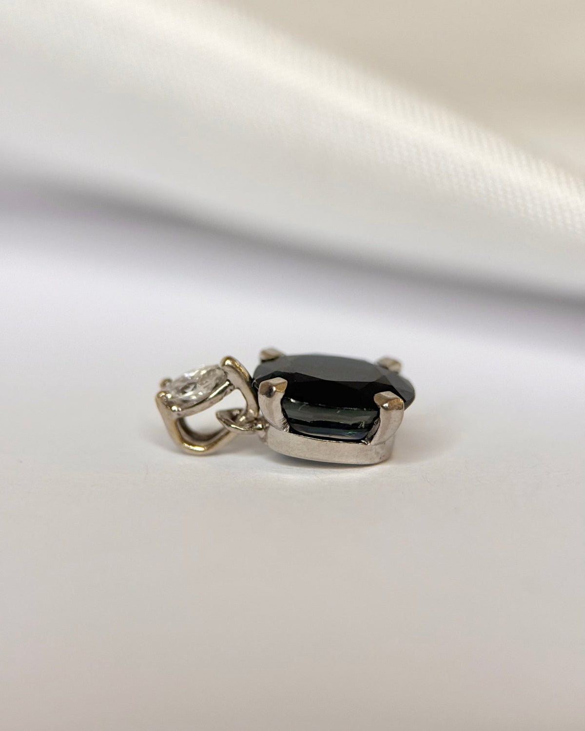 Pendentif Saphir 1.50 carat &amp; Diamant "Elora" - Elliade Paris