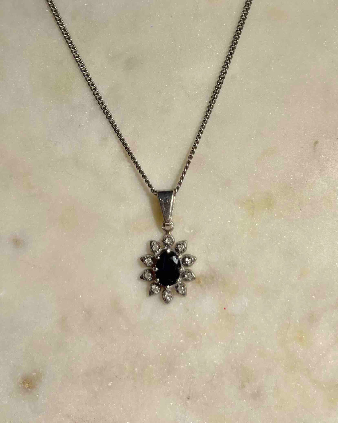 Pendentif Marguerite Saphir &amp; Diamants &quot;Margaux&quot;
