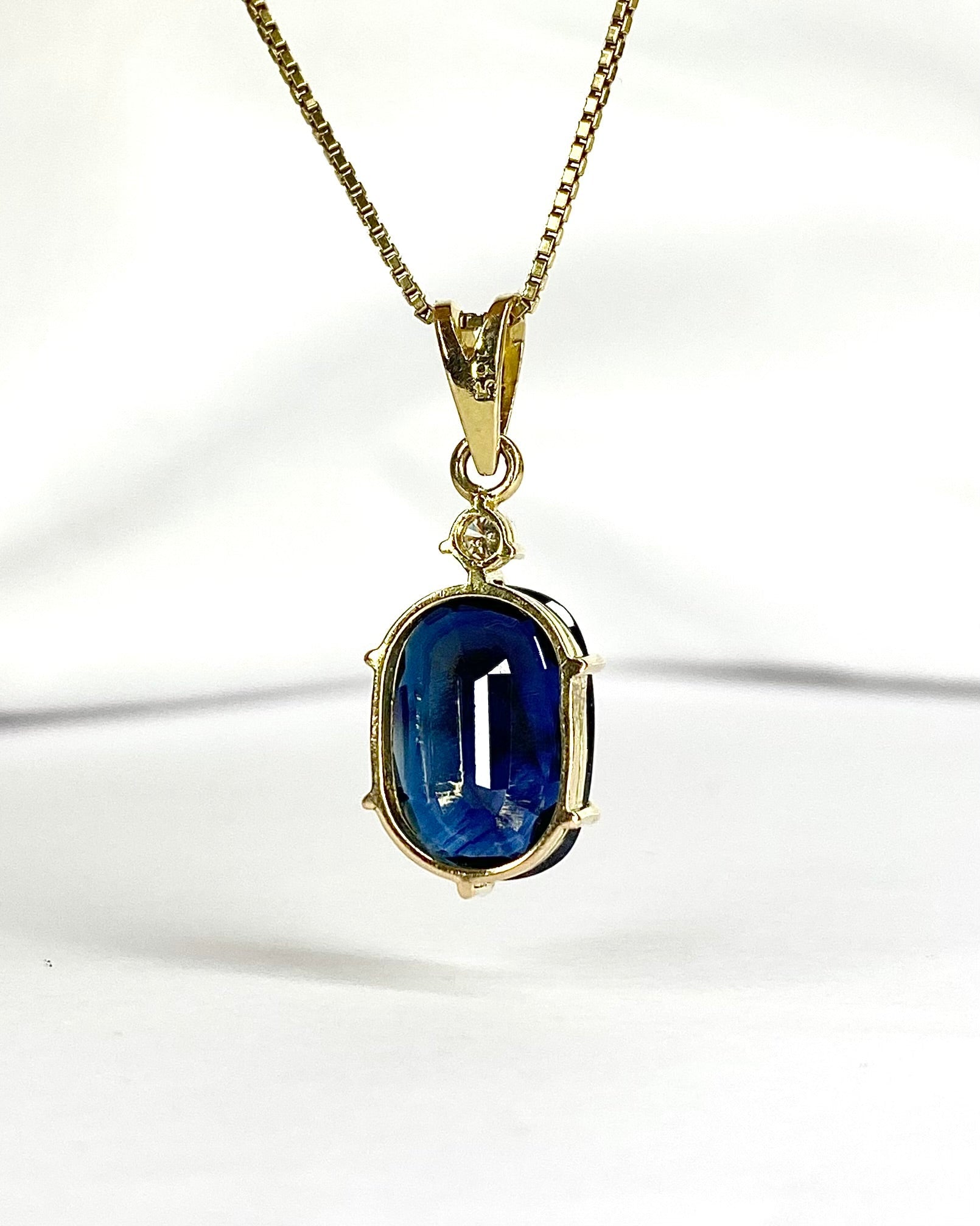 Pendentif Saphir 4.40 carats &amp; Diamant "Gratianne" - Elliade Paris