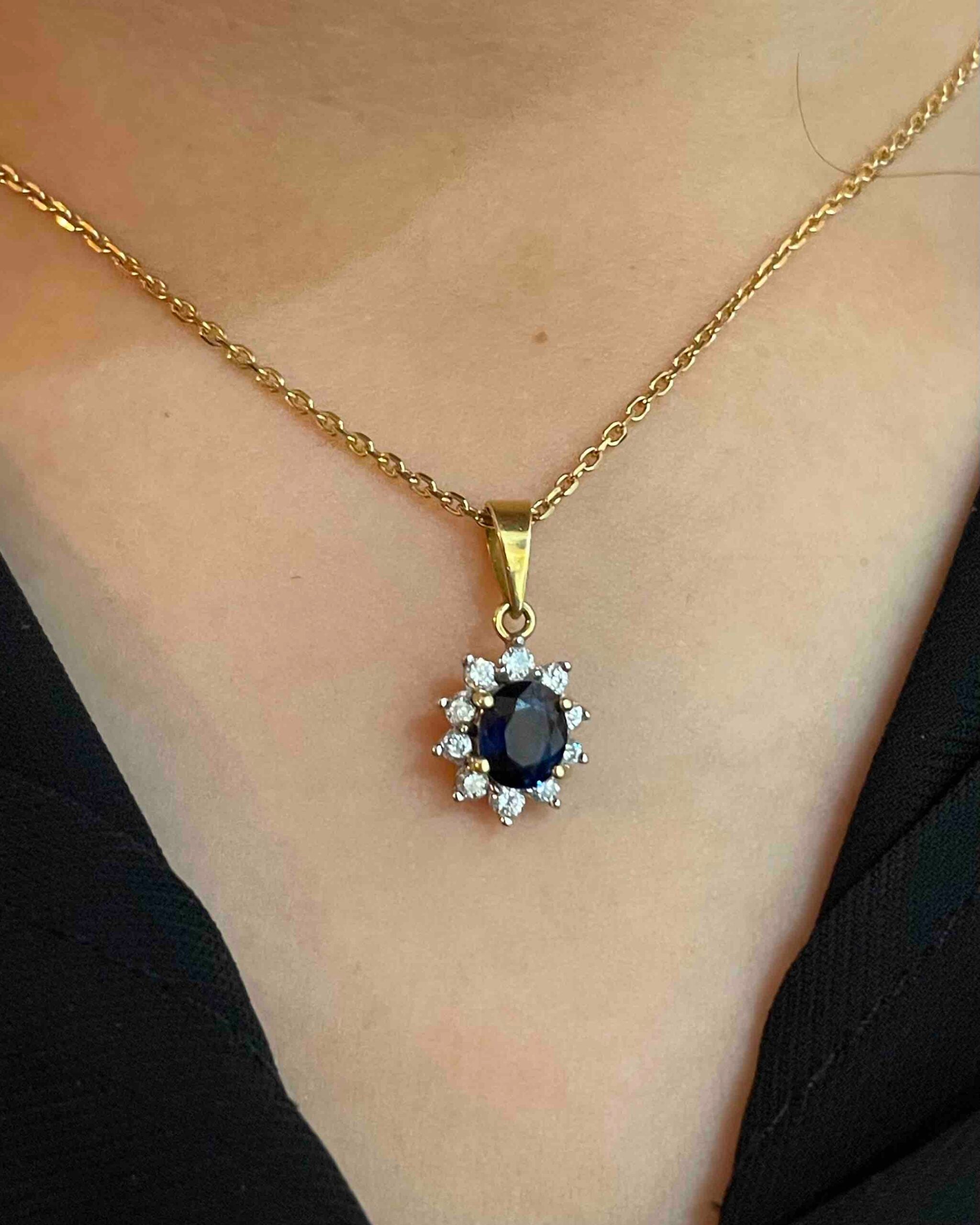 1 Carat Sapphire &amp;amp; Diamond Daisy Pendant "Elyna"