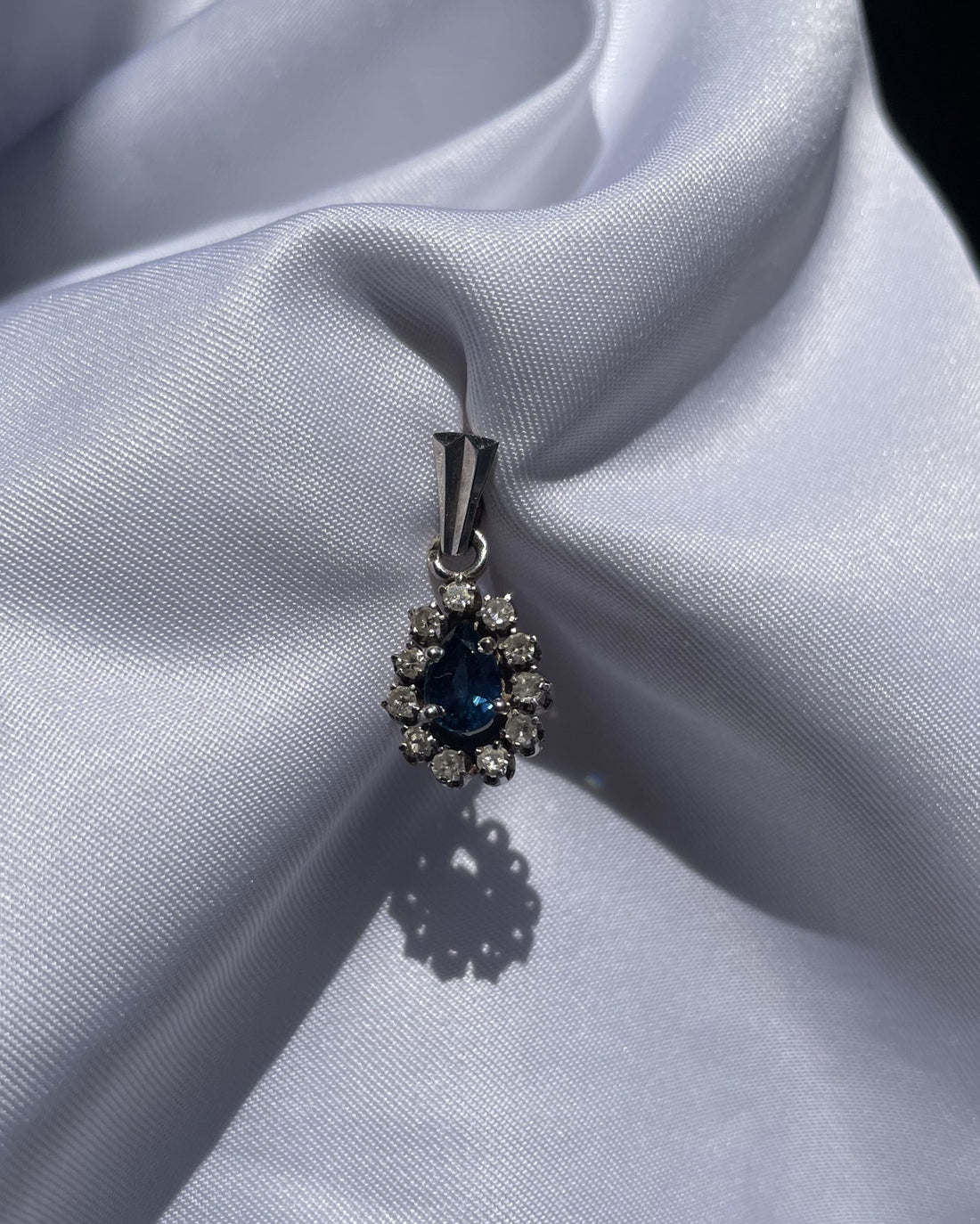 Pendentif Marguerite Saphir &amp; diamants &quot;Eliane&quot;
