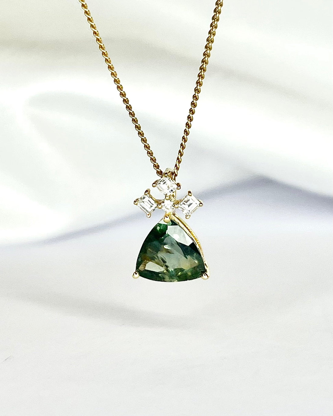 Pendentif Saphir Vert 1.85 carat &amp; Diamants "Julie" - Elliade Paris