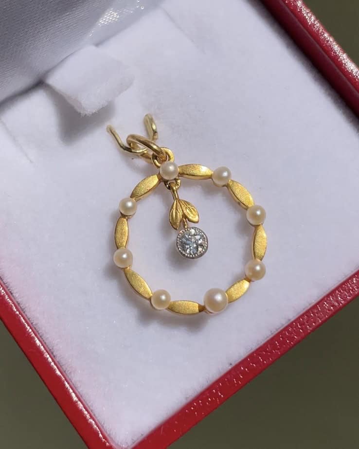 Colgante Art Nouveau de perlas y diamantes "Olary"
