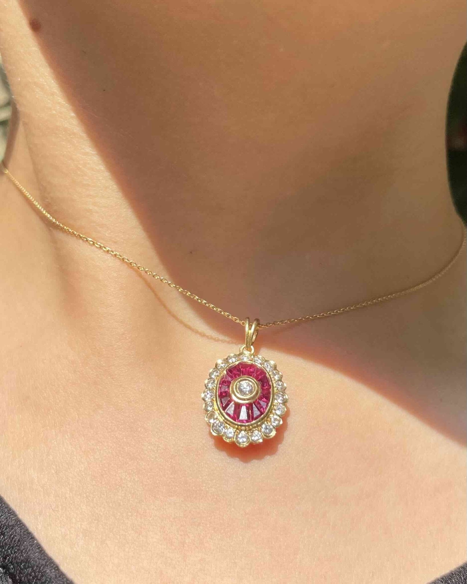 Pendentif style Art - déco Rubis &amp; Diamants &quot;Romane&quot; - Elliade Paris