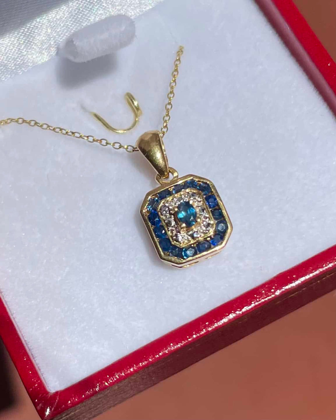 Pendentif style Art-déco Saphirs &quot;Manika&quot;