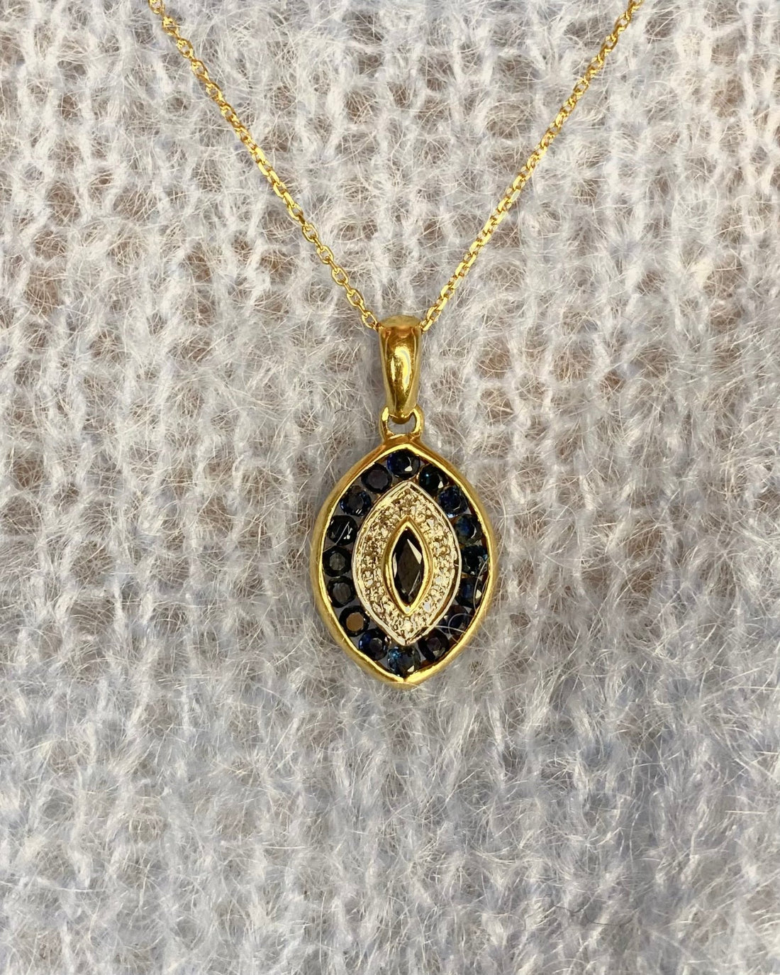 Pendentif Style Art Déco Saphirs 0.42 carat &amp; Diamants "Ninon" - Elliade Paris