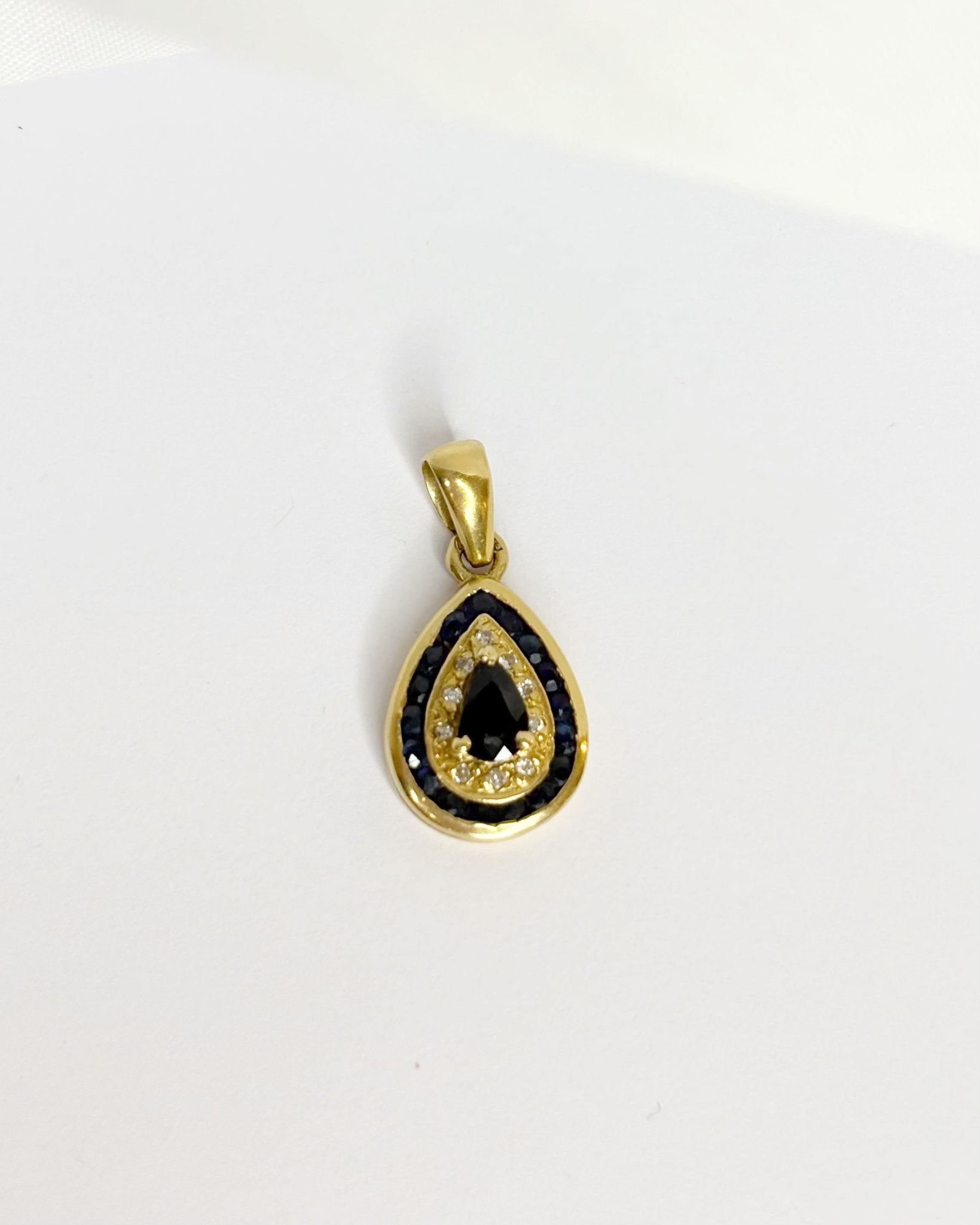 Pendentif Style Art Déco Saphirs 0.91 carat &amp; 10 Diamants "Irène" - Elliade Paris