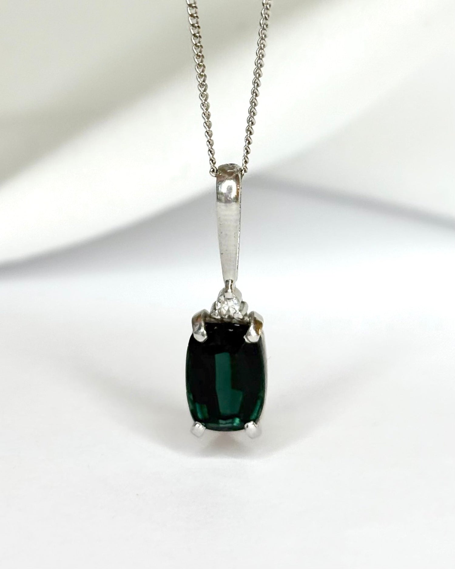 Pendentif Tourmaline Verte 3.15 carats &amp; Diamant "Nadia" - Elliade Paris