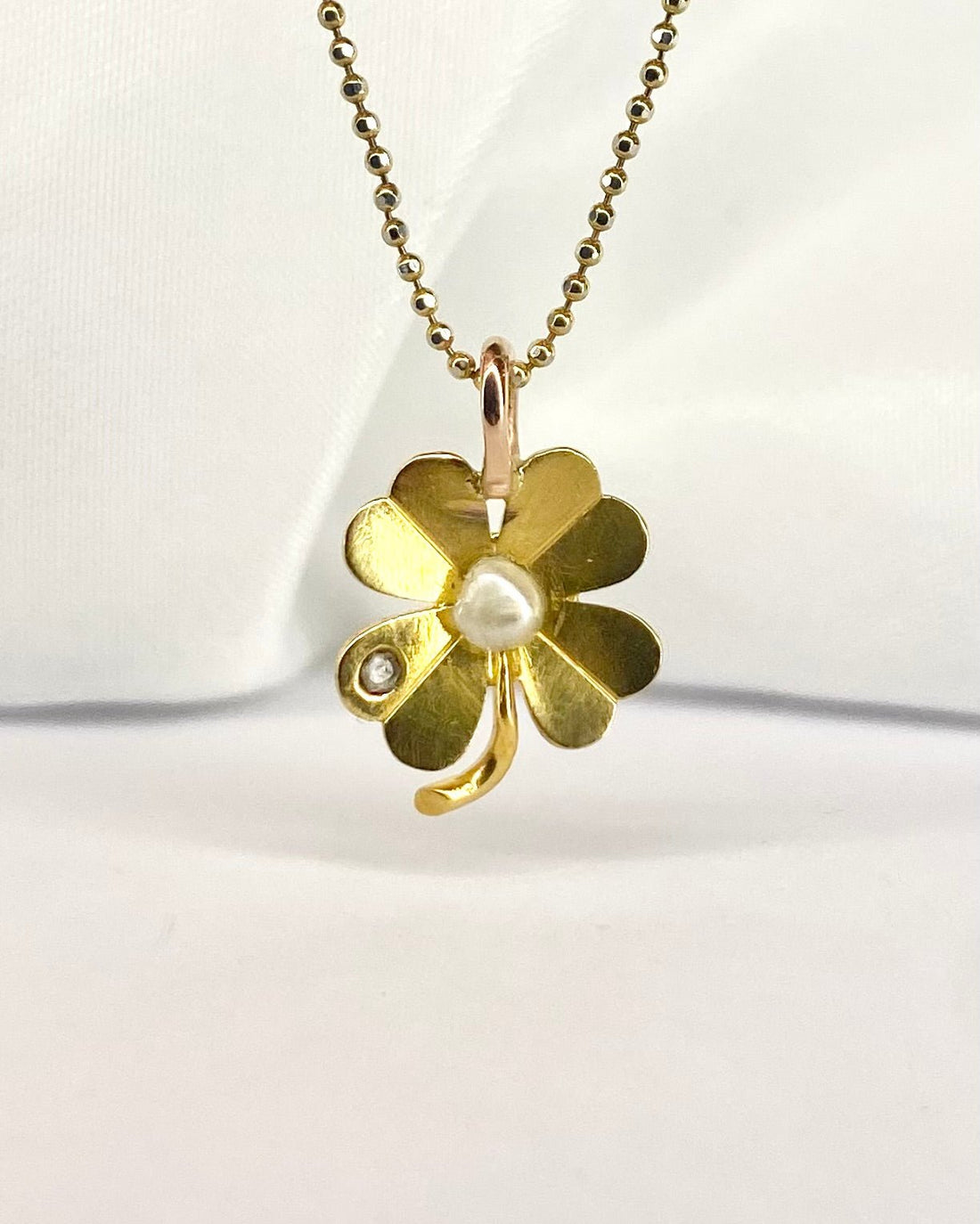 Pendentif Trèfle À Quatre Feuilles Porte - Bonheur Perle et Diamant &quot;Maelle&quot; - Elliade Paris