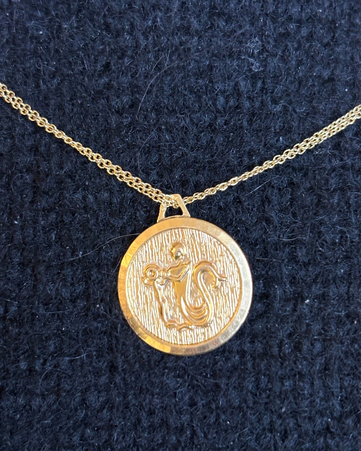 Pendentif Verseau Or Jaune &quot;Gabriel&quot; - Elliade Paris