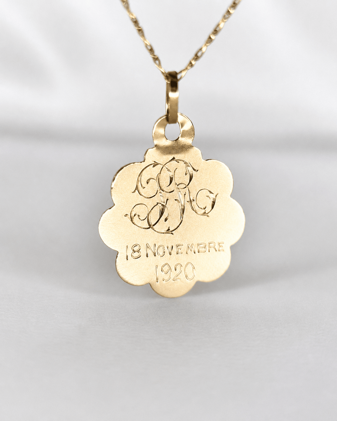 Pendentif Vierge Marie Or Rose 18 carats "Anne" - Elliade Paris