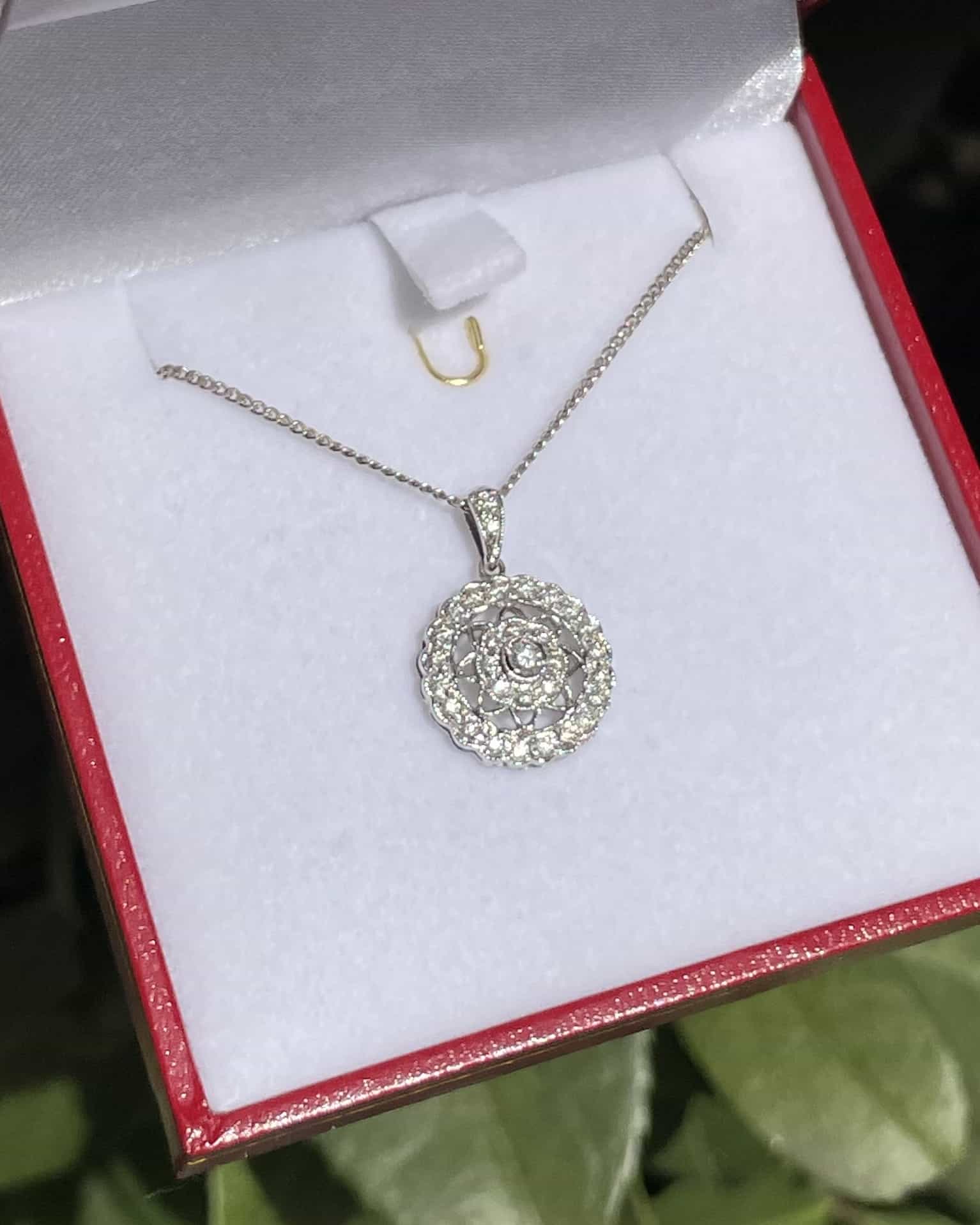 Art Deco Pendant 31 Diamonds "Magdalena"