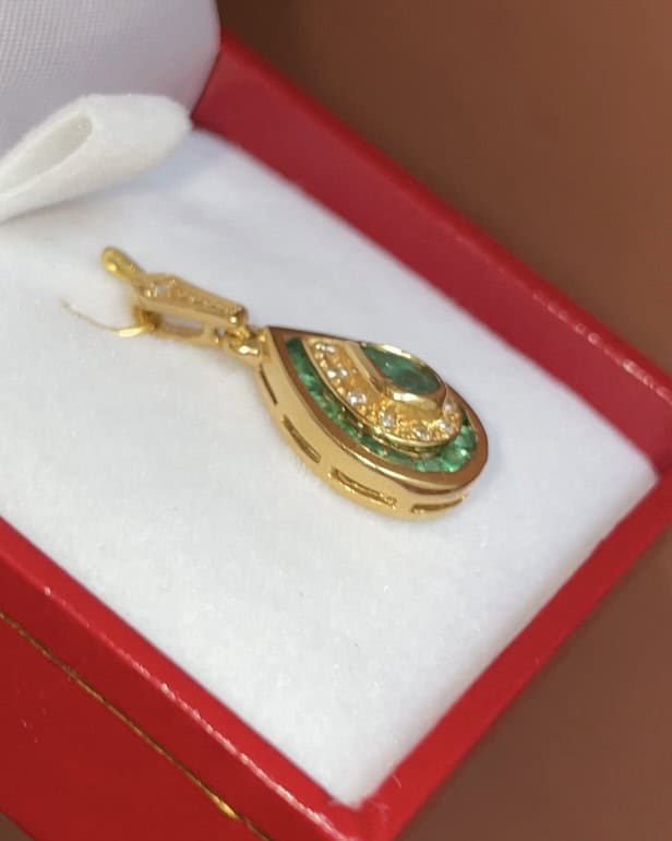 Pendentif 17 Emeraudes &amp; 11 Diamants &quot;Fern&quot;