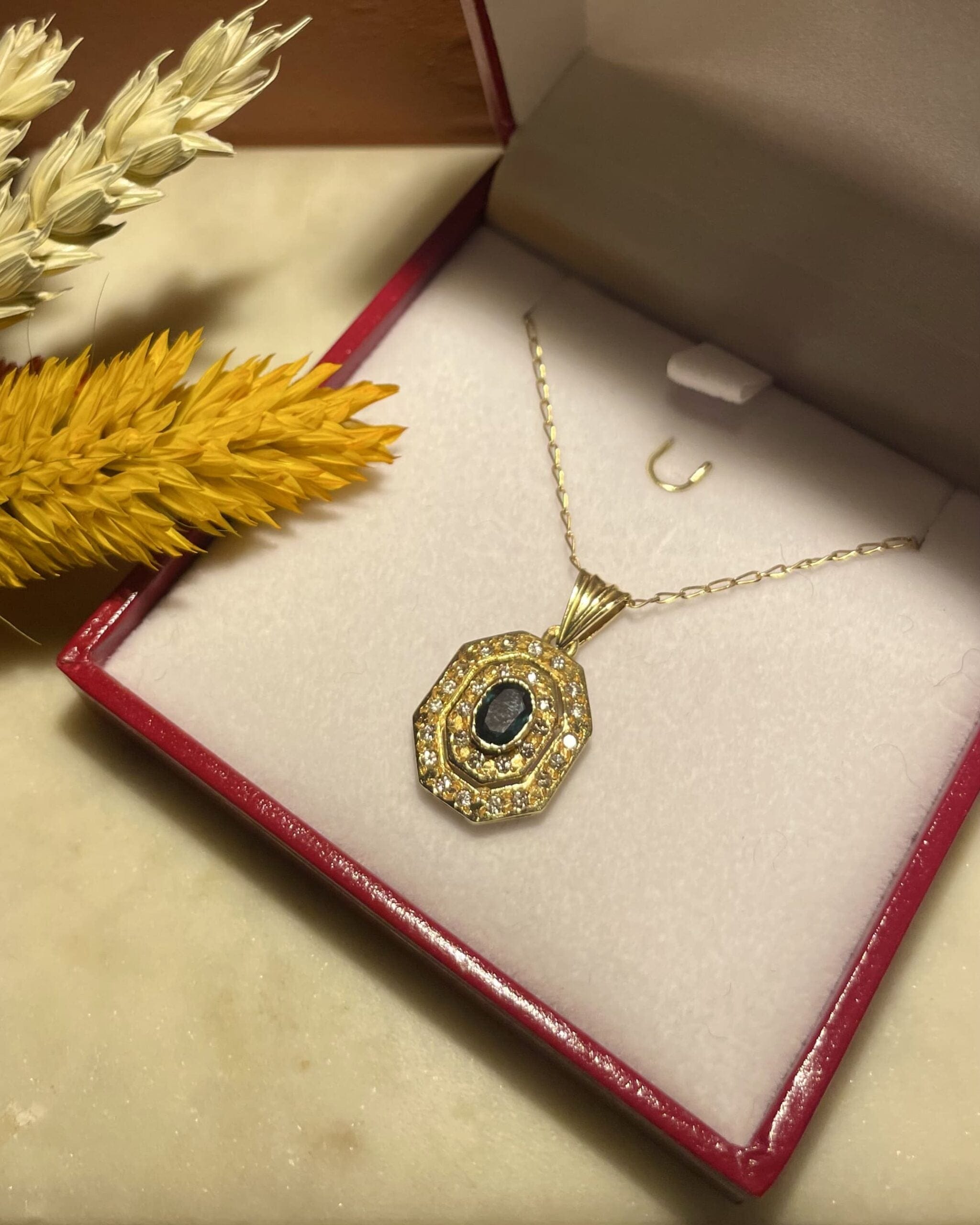 Pendentif style Art-Déco Saphir &amp; 28 Diamants "Ezra"
