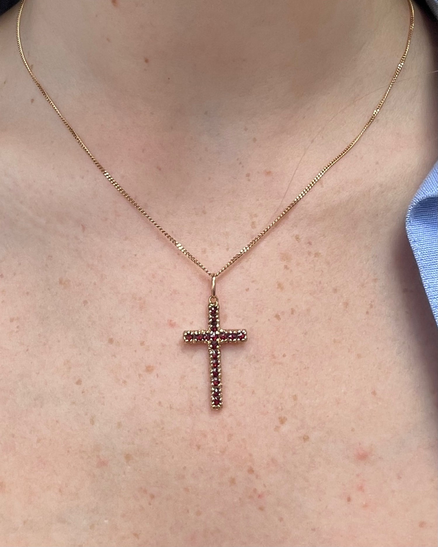 Pendentif Croix Grenats 0.34 carat “Maud”