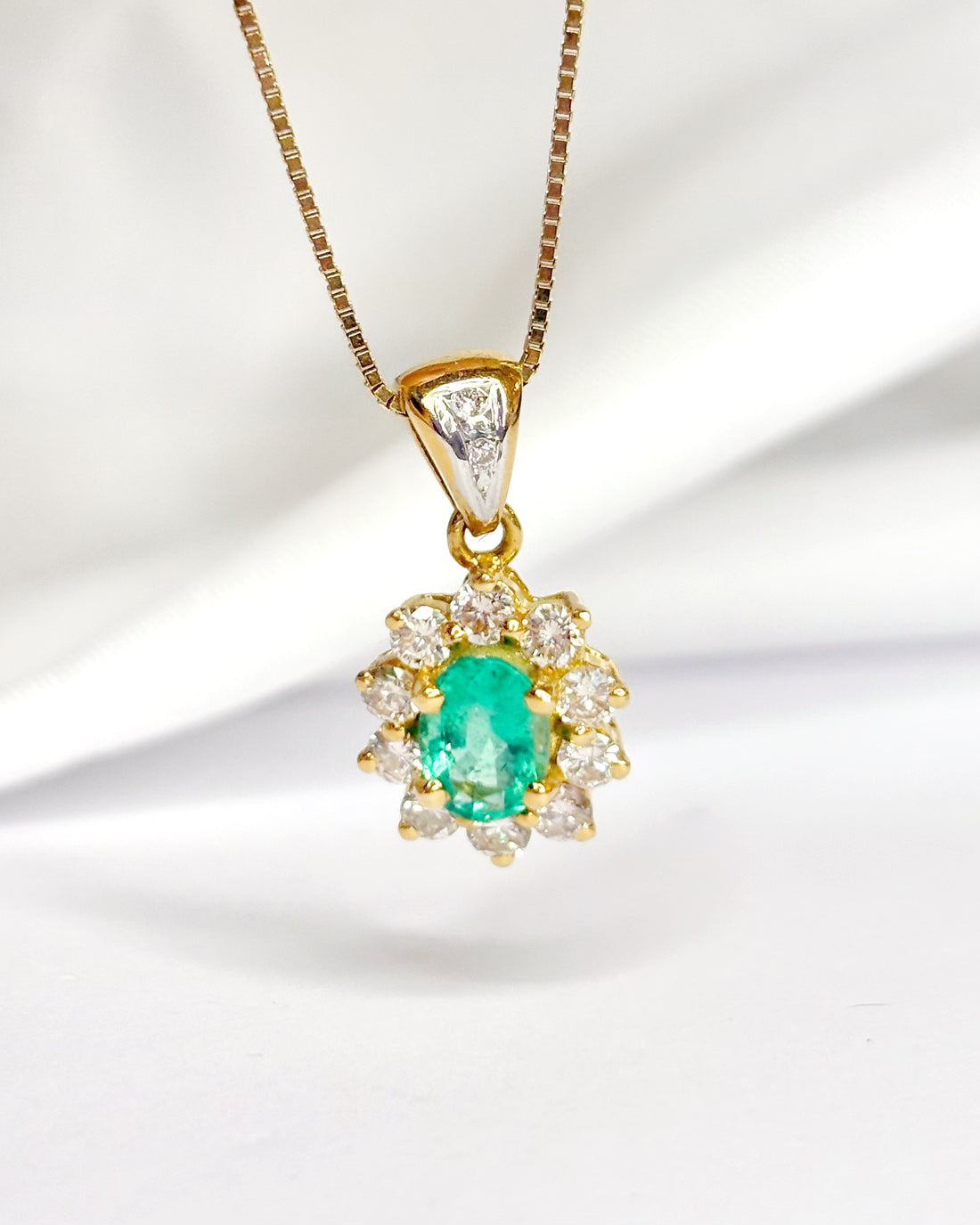 Pendentif Marguerite Émeraude 0.82 carat &amp; Diamants 0.52 carat "Tina"