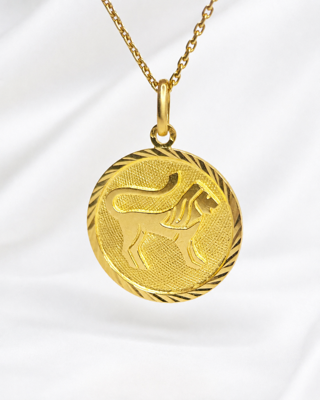 18-Carat Yellow Gold Leo Zodiac Medallion