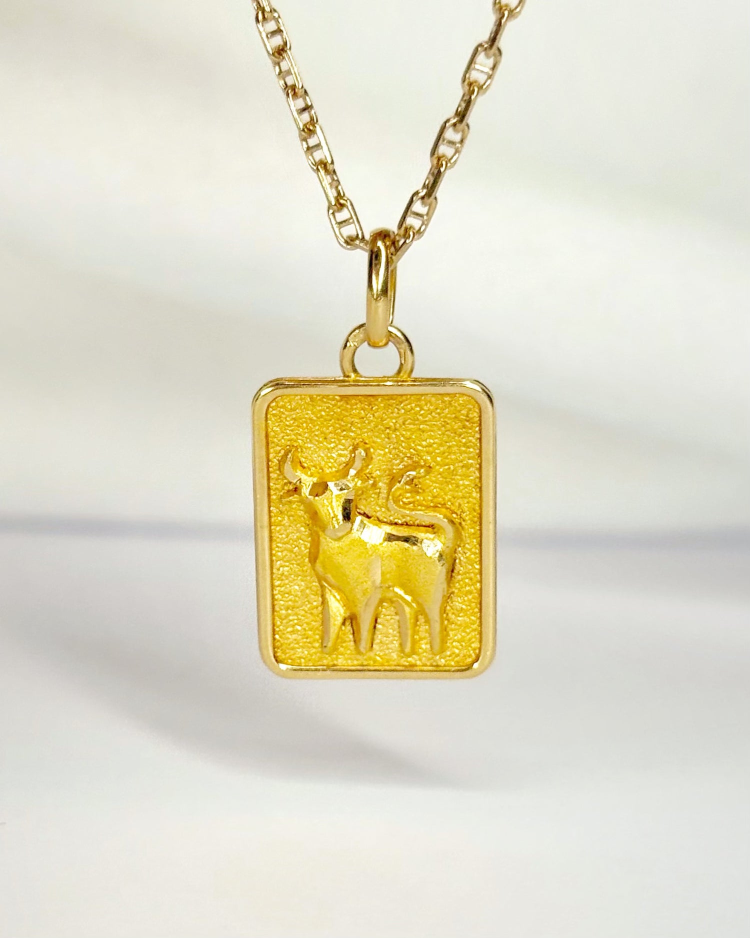 Pendentif Astro Taureau Or Jaune 18 carats "Cyrielle"