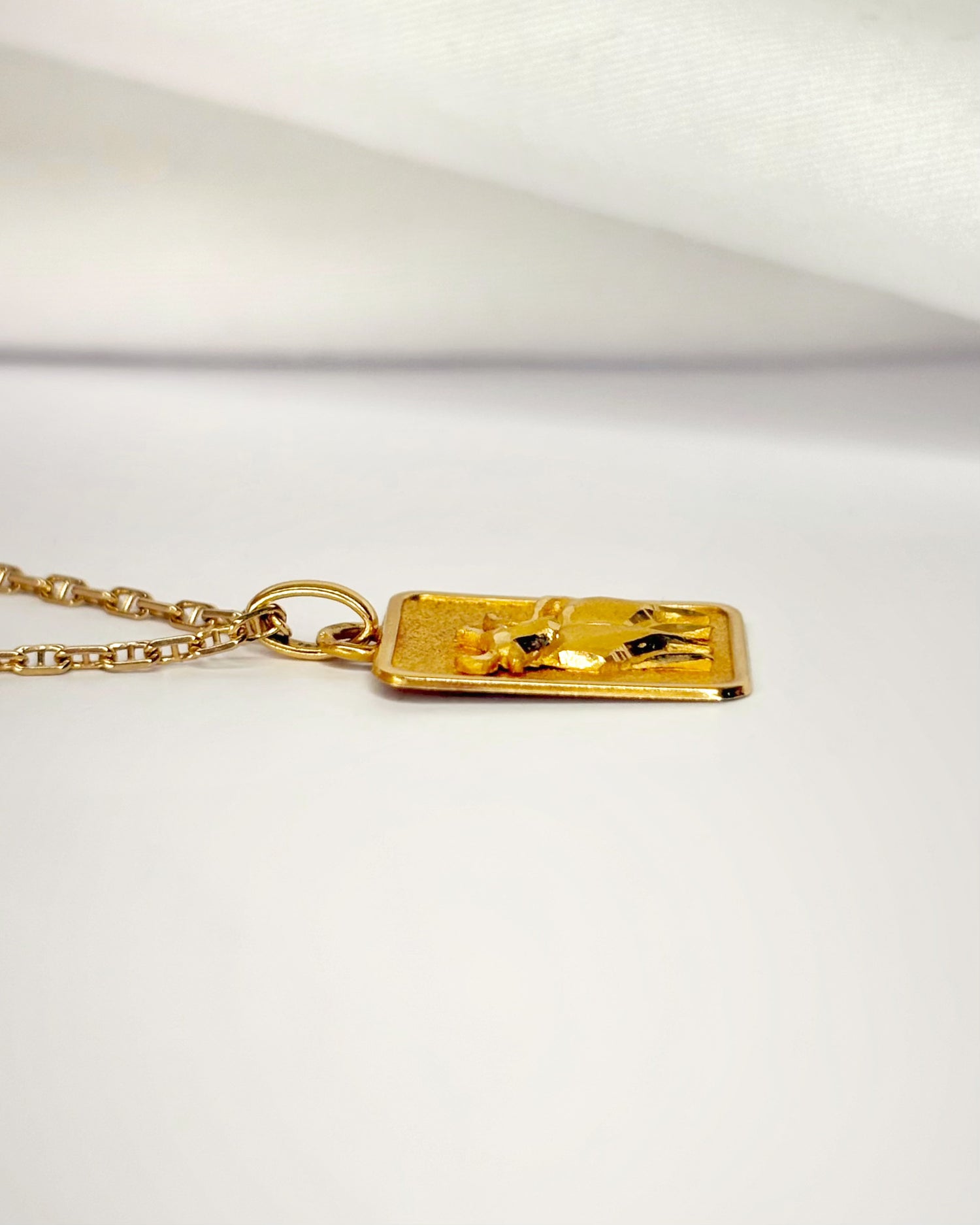 Pendentif Astro Taureau Or Jaune 18 carats "Cyrielle"