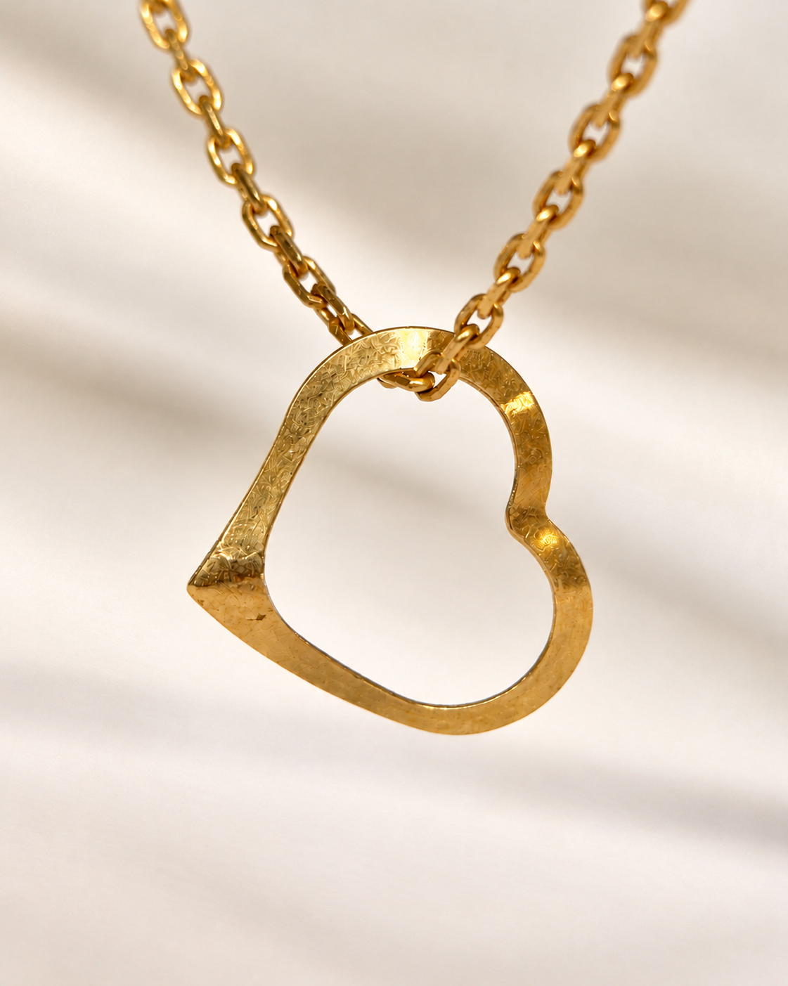 Colgante Corazón de Oro Amarillo de 18 quilates «Mia»