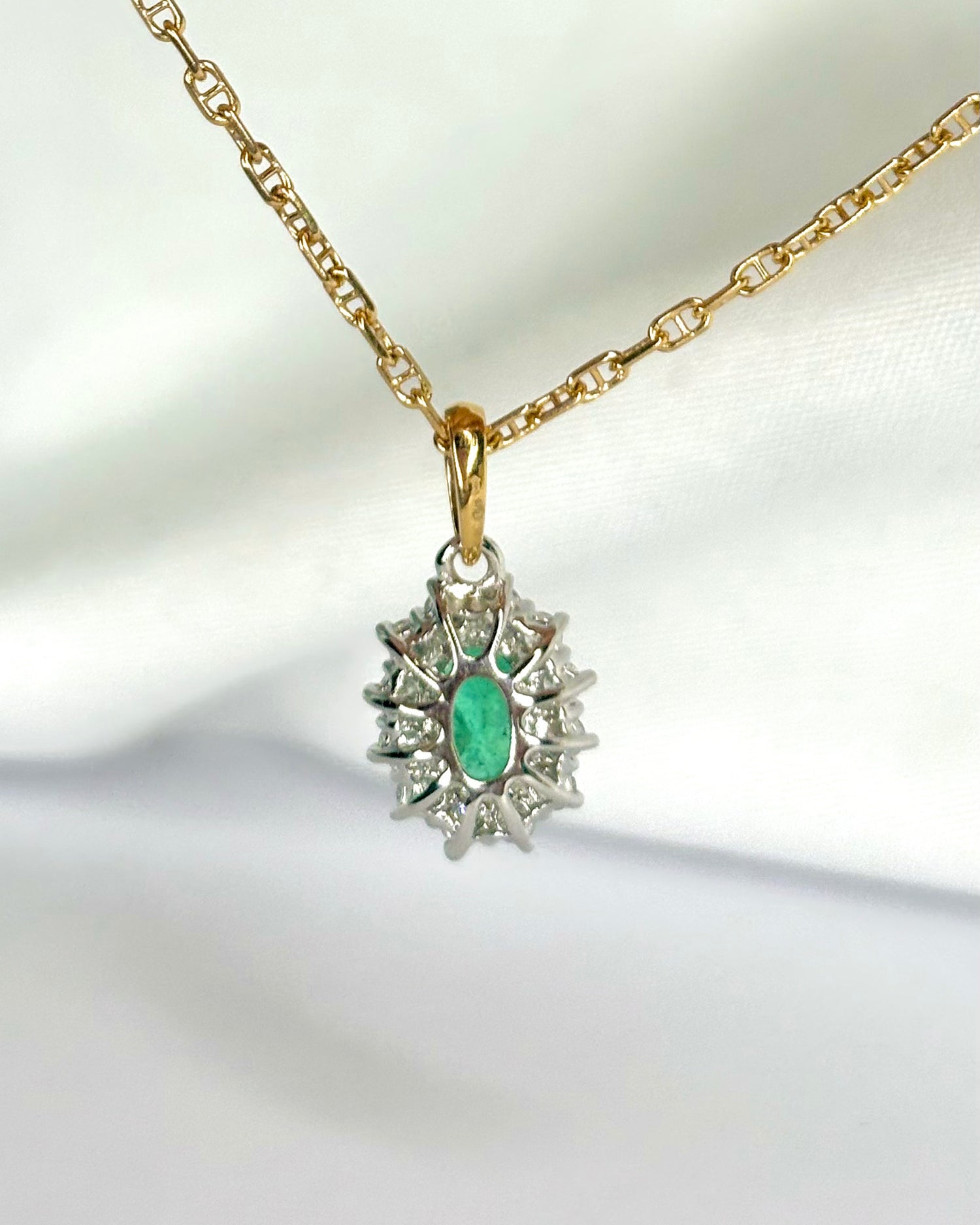 Colgante Margarita Esmeralda de 0.40 quilates y Diamantes de 0.24 quilates «Méline»