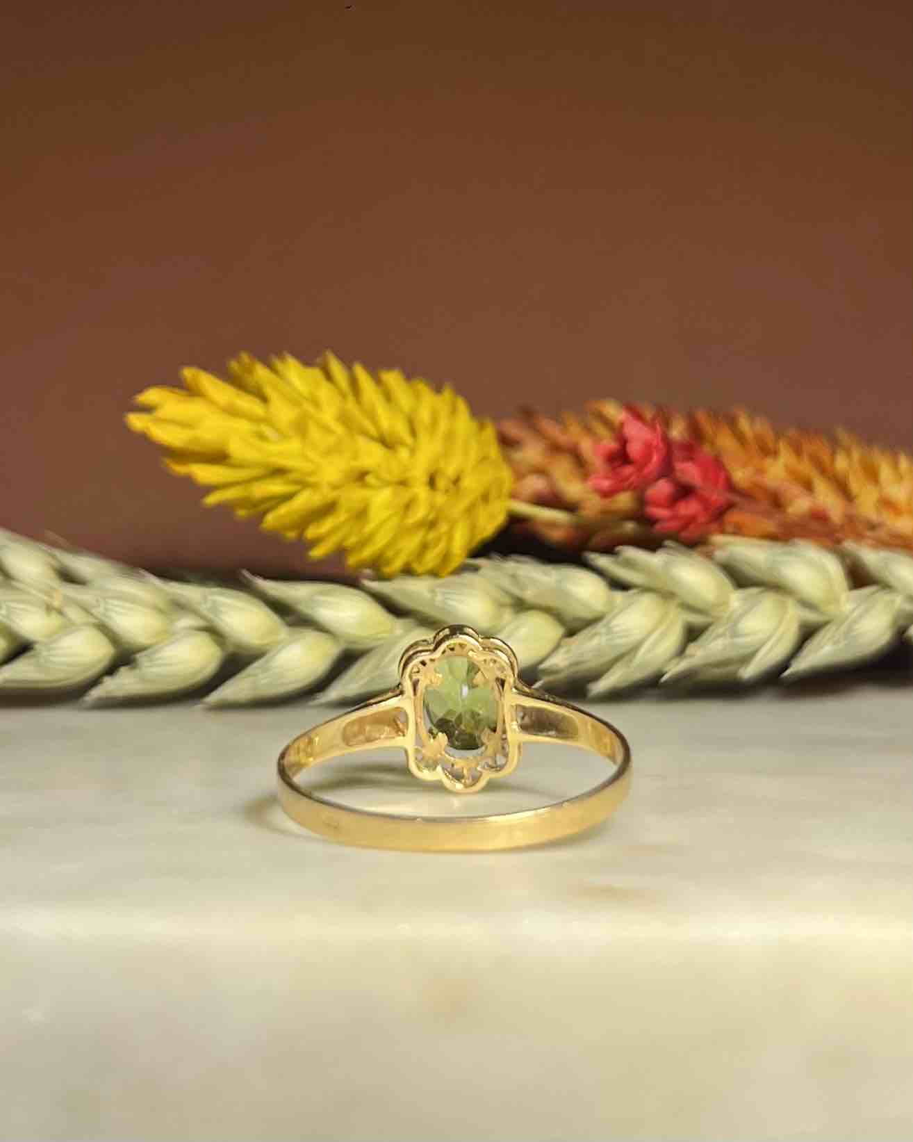 Anillo de flor de peridoto "Lydia"